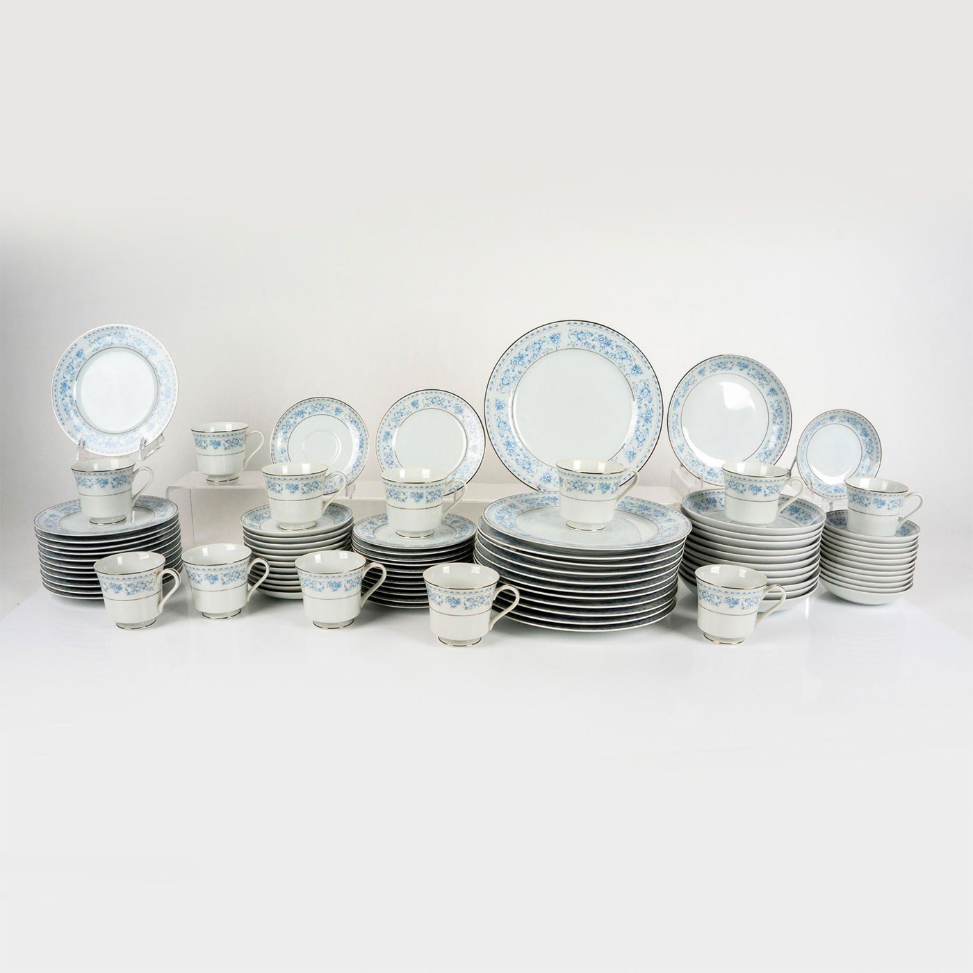 84pc Vintage Sone China Dinnerware, Son89