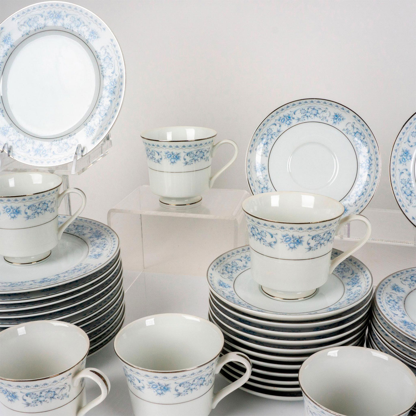 84pc Vintage Sone China Dinnerware, Son89 - Image 2 of 5