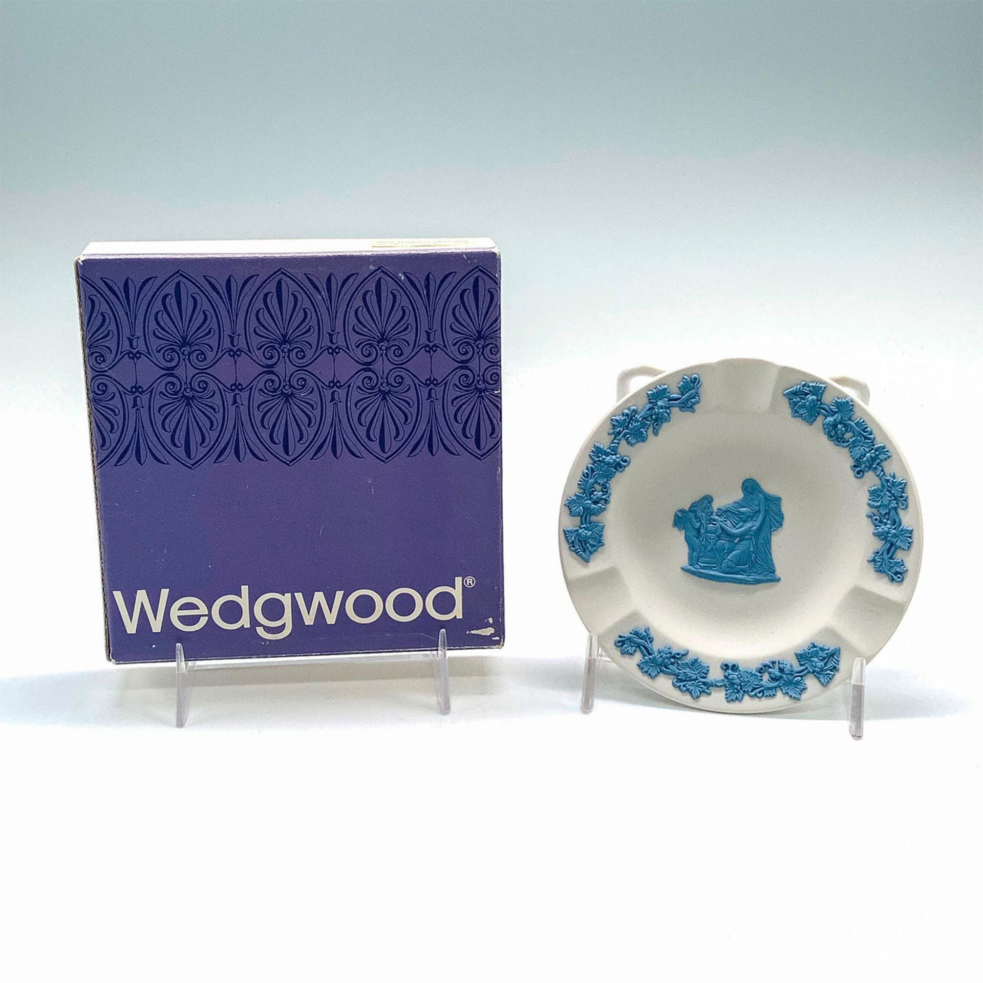 Wedgwood Pale Blue on White Jasperware Round Ashtray - Image 2 of 3