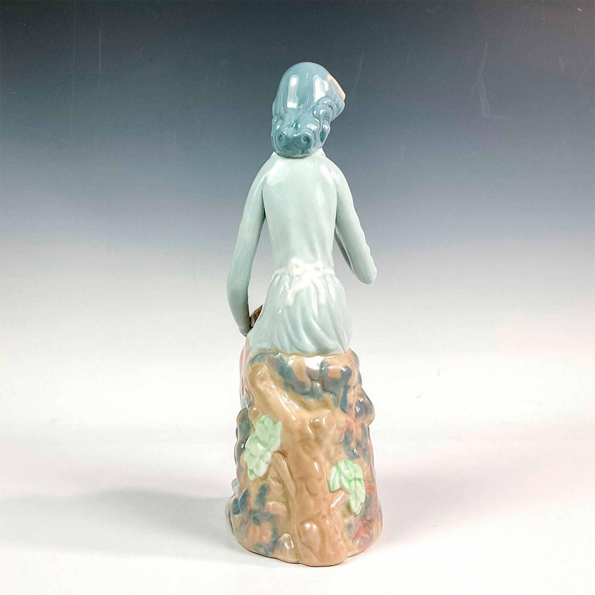 Casades Porcelain Seated Woman Figurine - Bild 2 aus 3