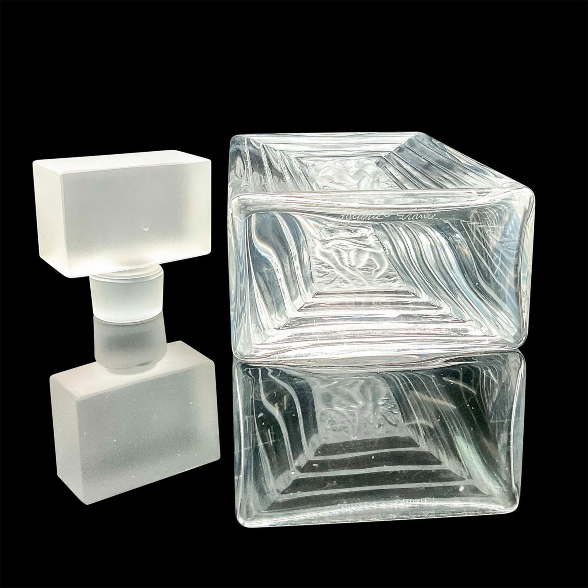 Lalique Crystal Perfume Bottle, Duncan - Image 3 of 3