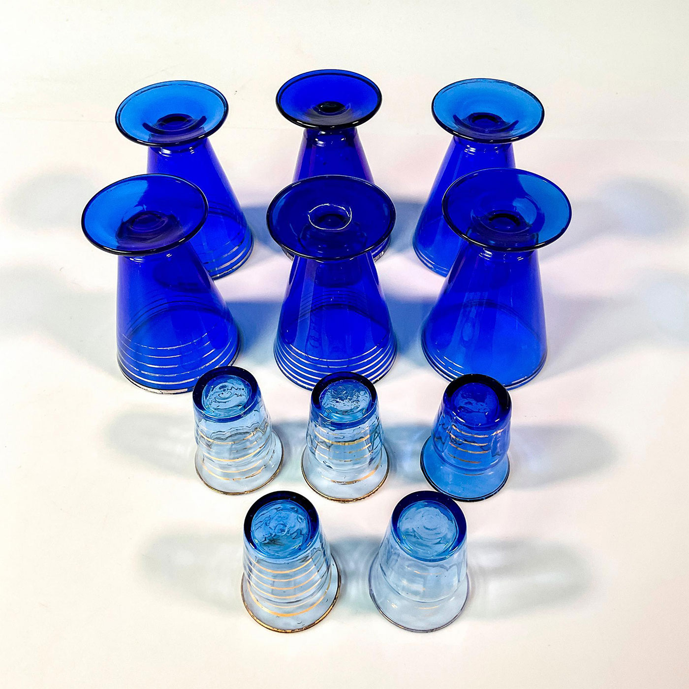 11pc Vintage Rimmed Cobalt Blue Glasses with Shaker - Image 3 of 3