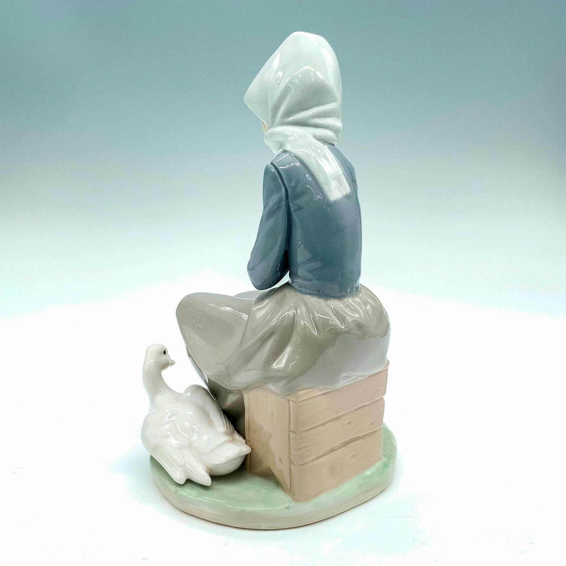 Duck Seller 1001267 - Lladro Porcelain Figurine - Image 3 of 4