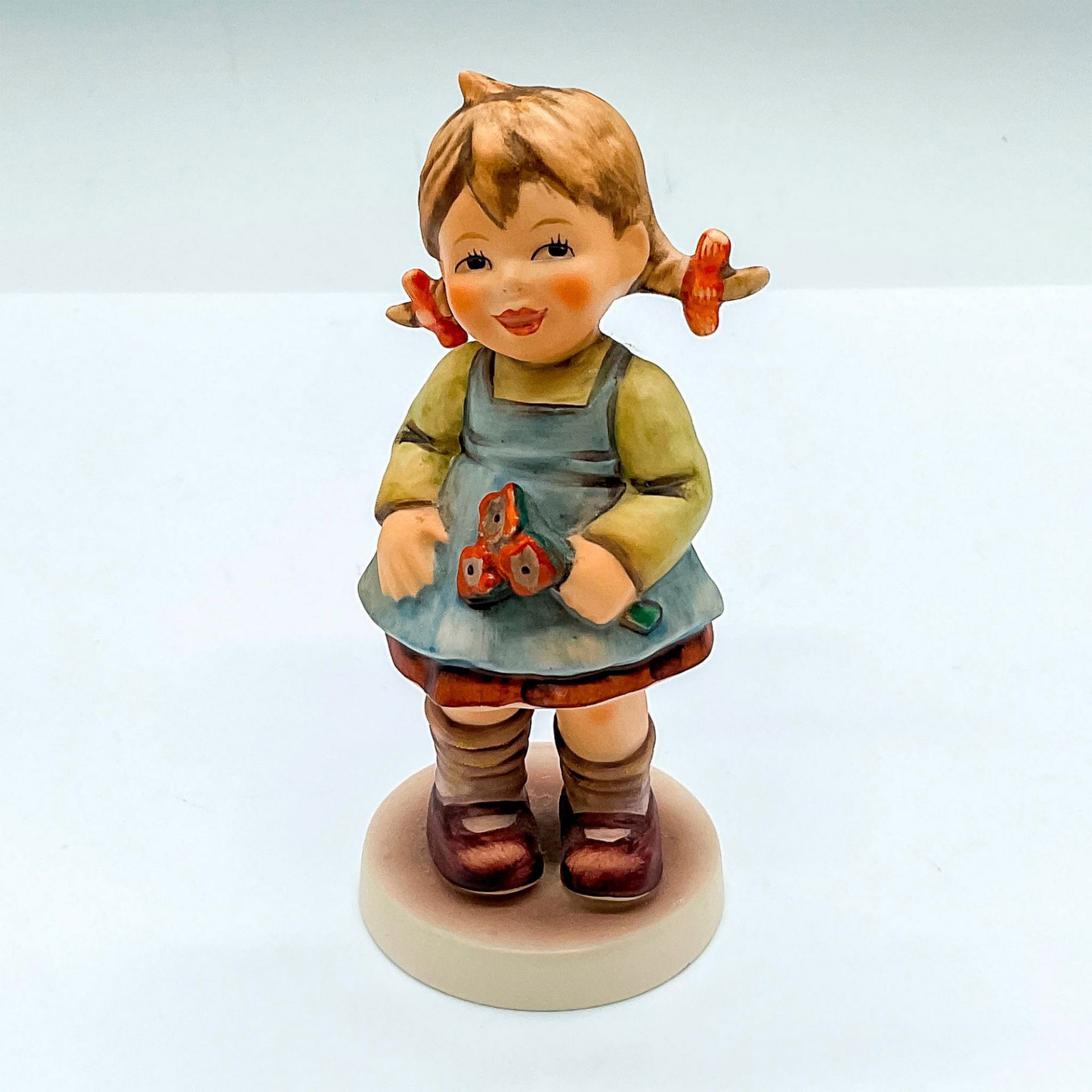 Goebel Hummel Figurine, Flower Girl HUM 548