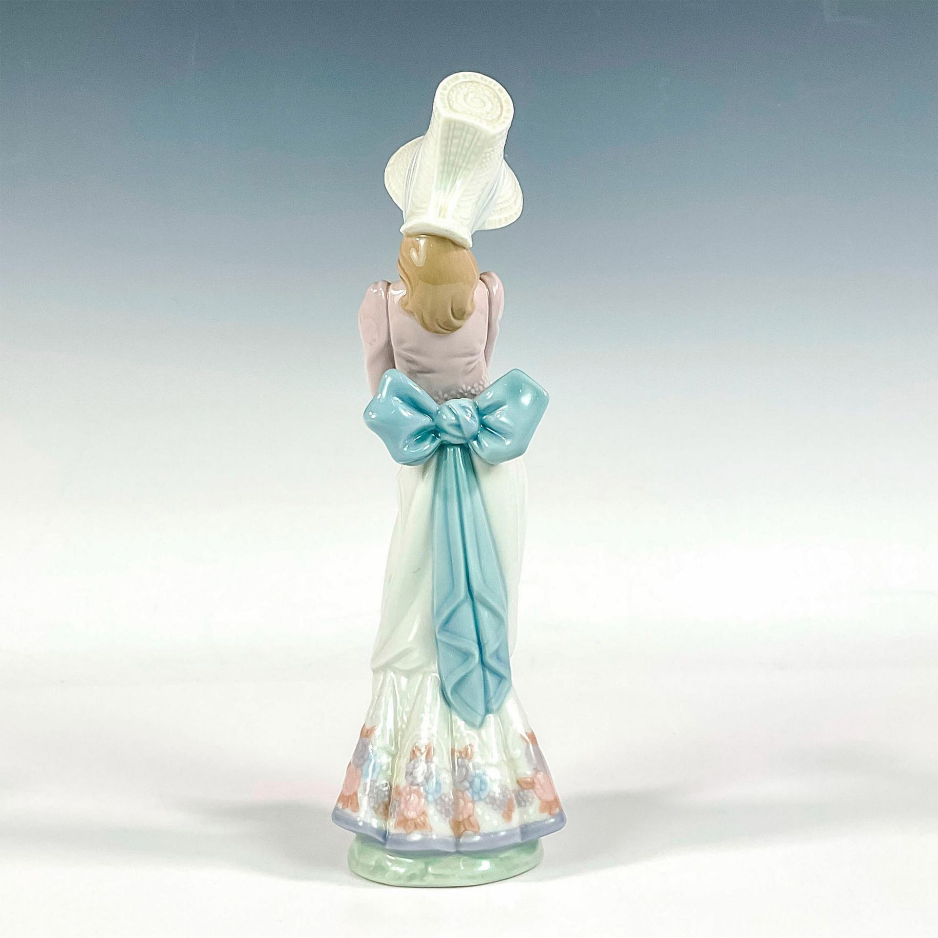 Garden Song 1007618 - Lladro Porcelain Figurine - Image 2 of 4