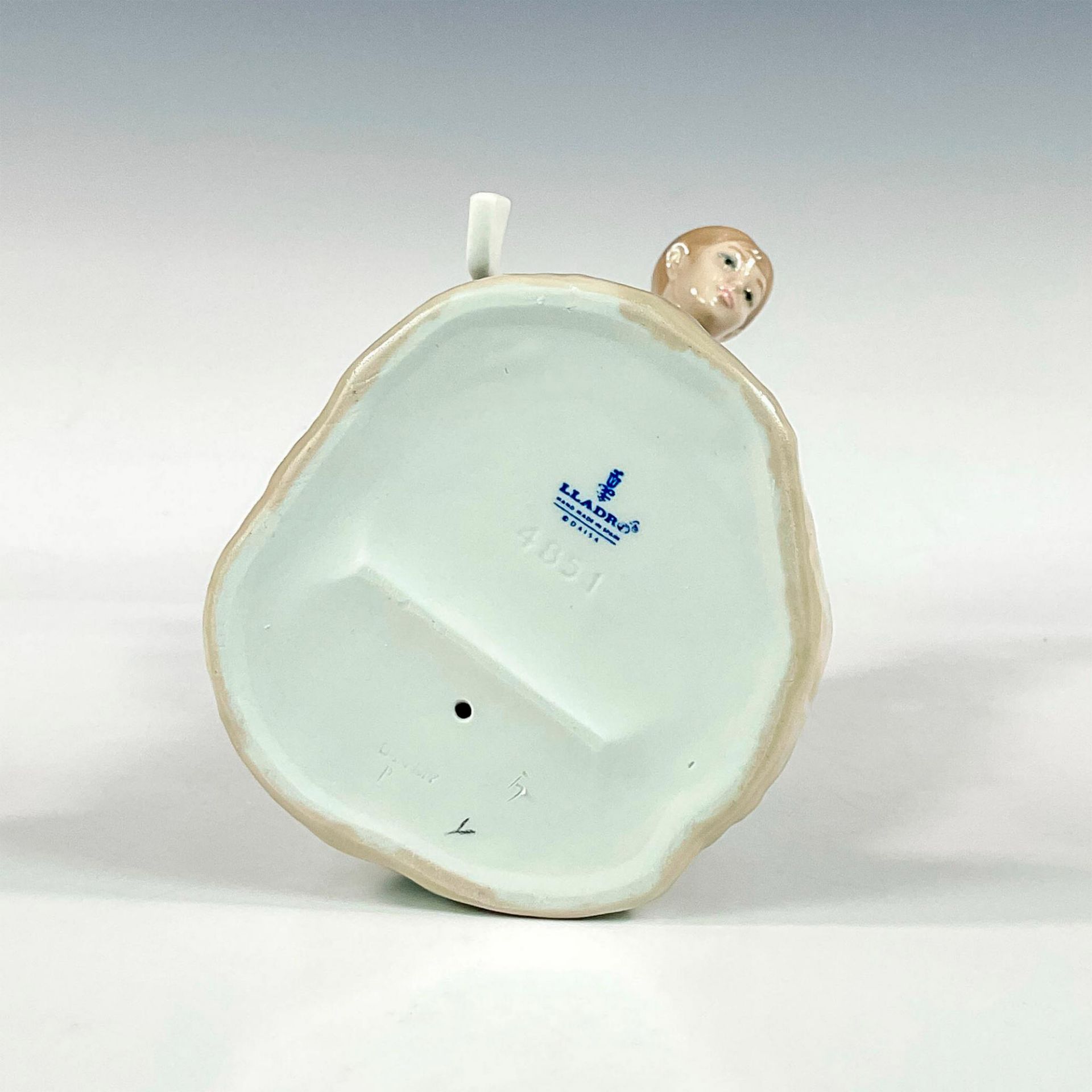 Lady Golfer 1004851 - Lladro Porcelain Figurine - Image 3 of 4