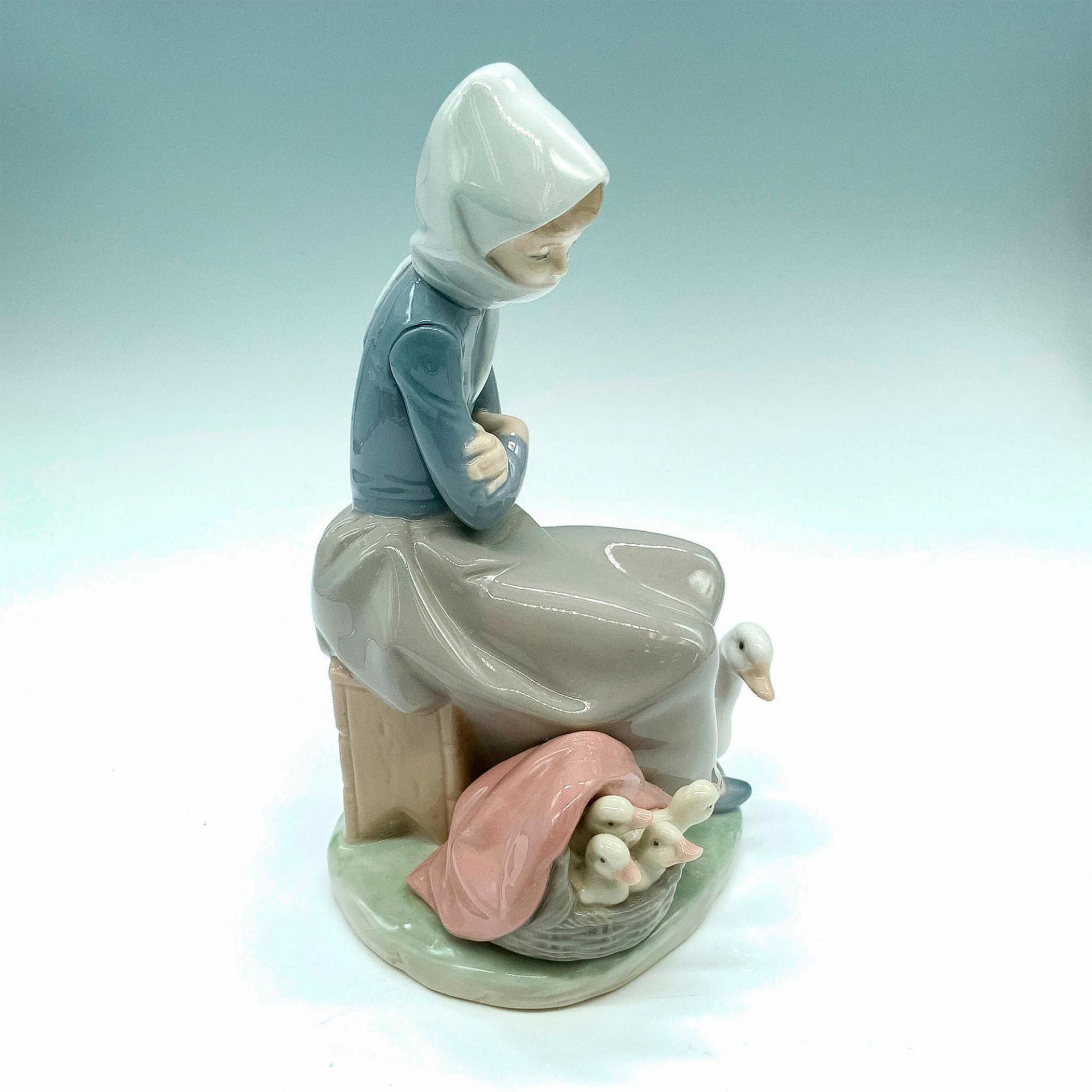 Duck Seller 1001267 - Lladro Porcelain Figurine - Image 2 of 4