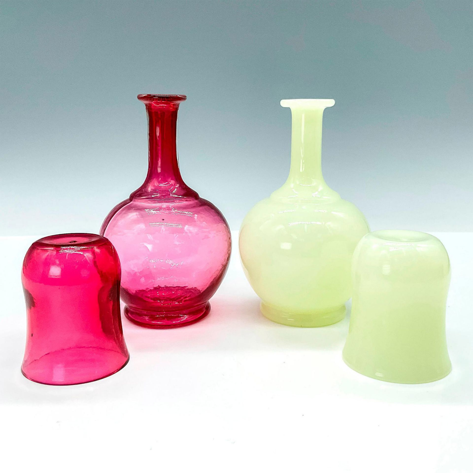 Pair of Tumble Up Water Carafes Custard and Cranberry Glass - Image 3 of 4