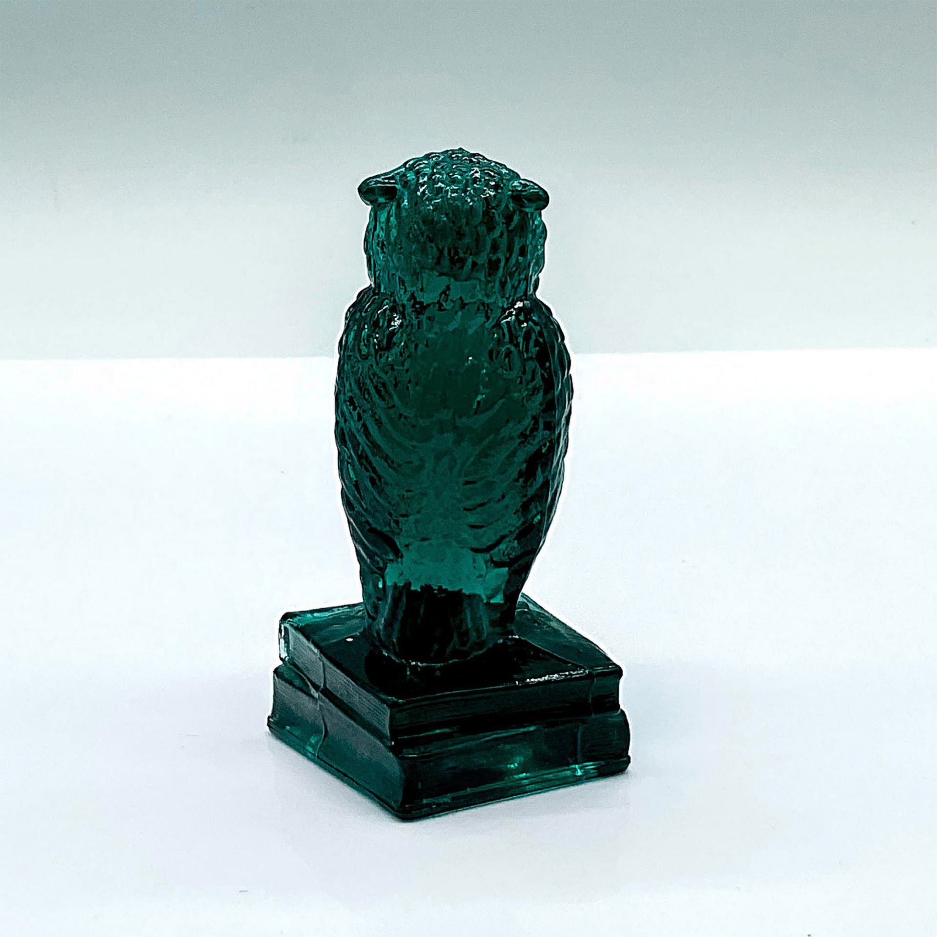 Degenhart Glass Owl Paperweight, Jade Slag - Image 2 of 4