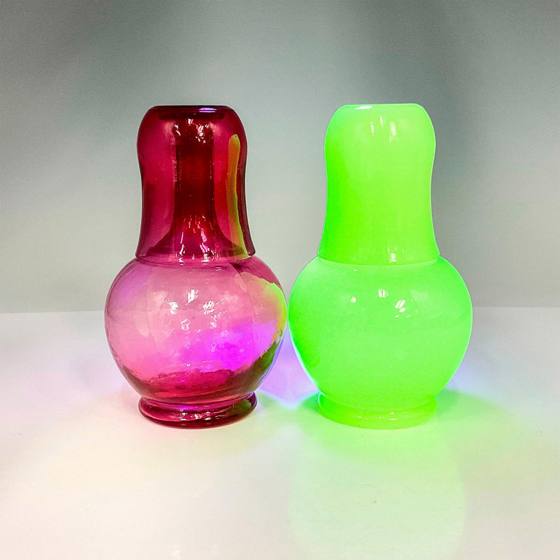 Pair of Tumble Up Water Carafes Custard and Cranberry Glass - Image 2 of 4