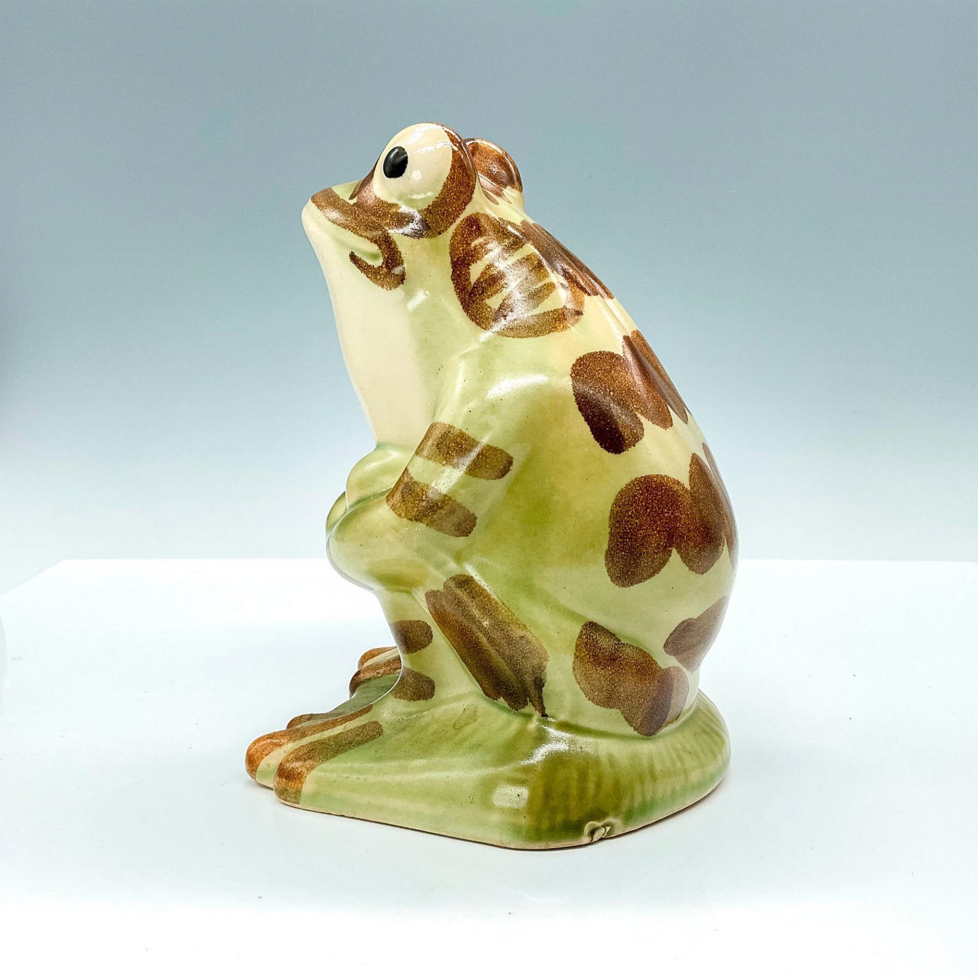Brush McCoy Pottery Green Sitting Frog Figure - Bild 2 aus 3