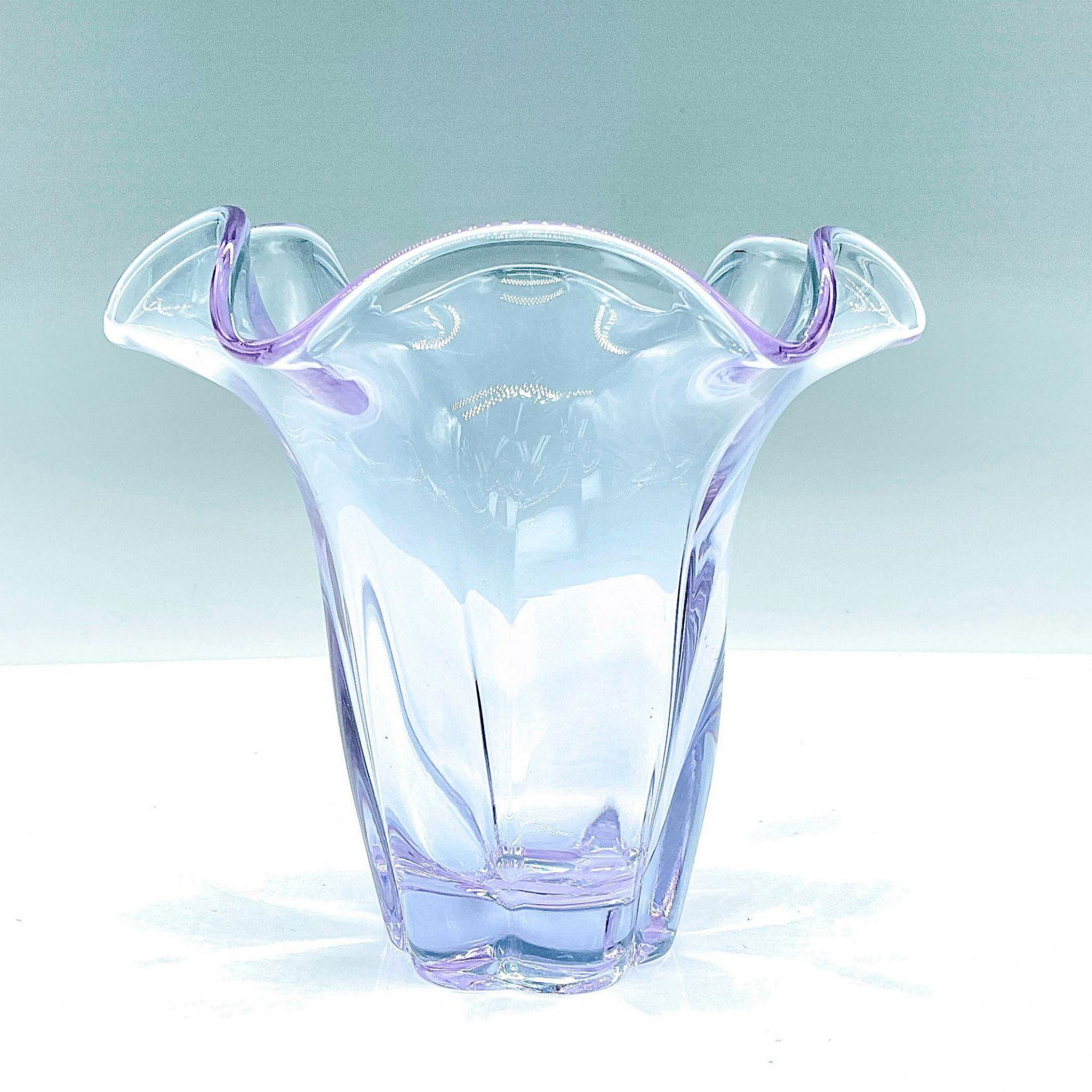 Blue Glass Tulip Shaped Flower Vase - Image 2 of 3