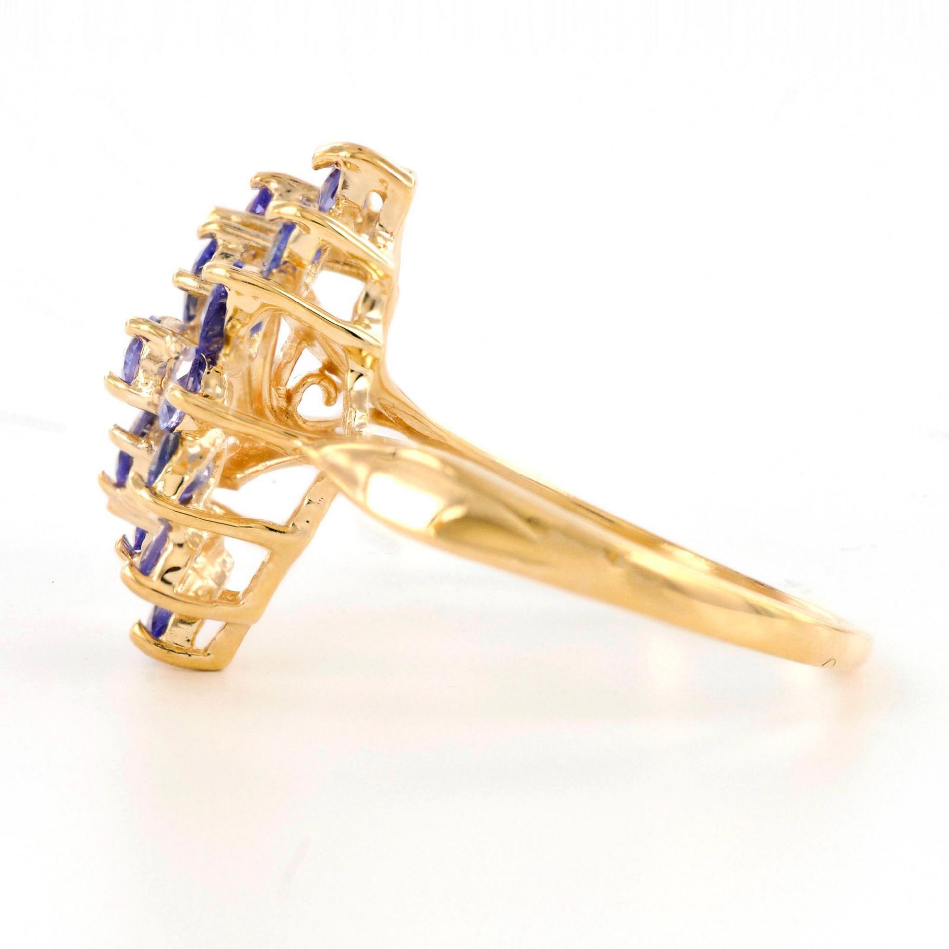 Beautiful 10K Yellow Gold with Lavender Blue Tanzanite Ring - Image 4 of 4