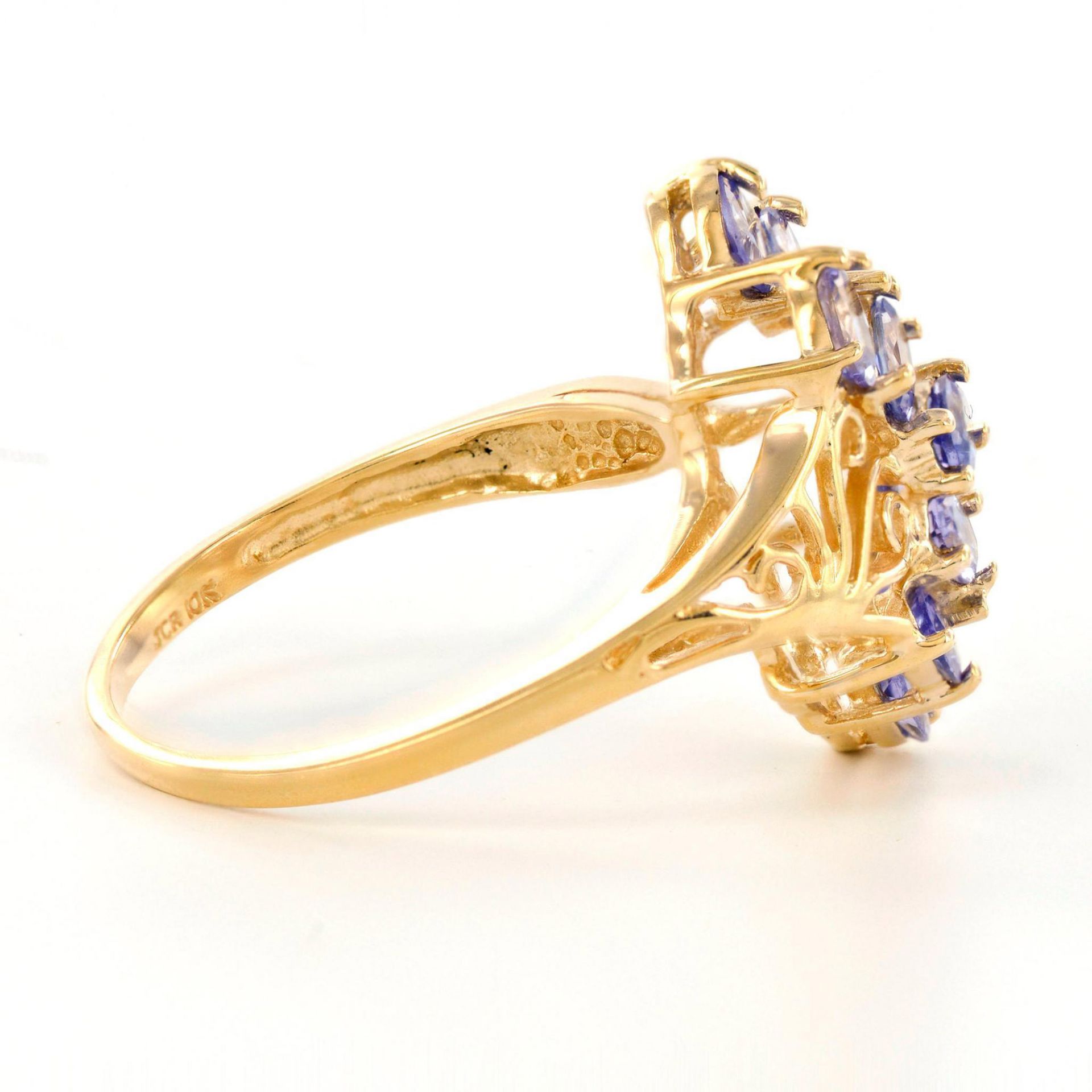 Beautiful 10K Yellow Gold with Lavender Blue Tanzanite Ring - Image 2 of 4