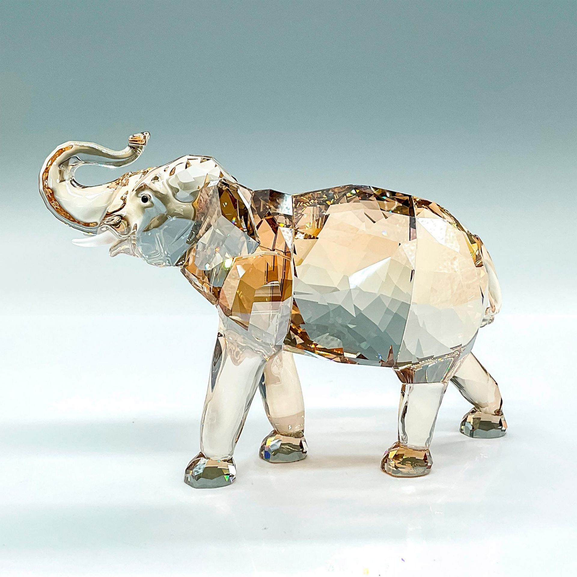 Swarovski Crystal SCS Annual Figurine, Cinta Elephant + Plaque - Image 6 of 6