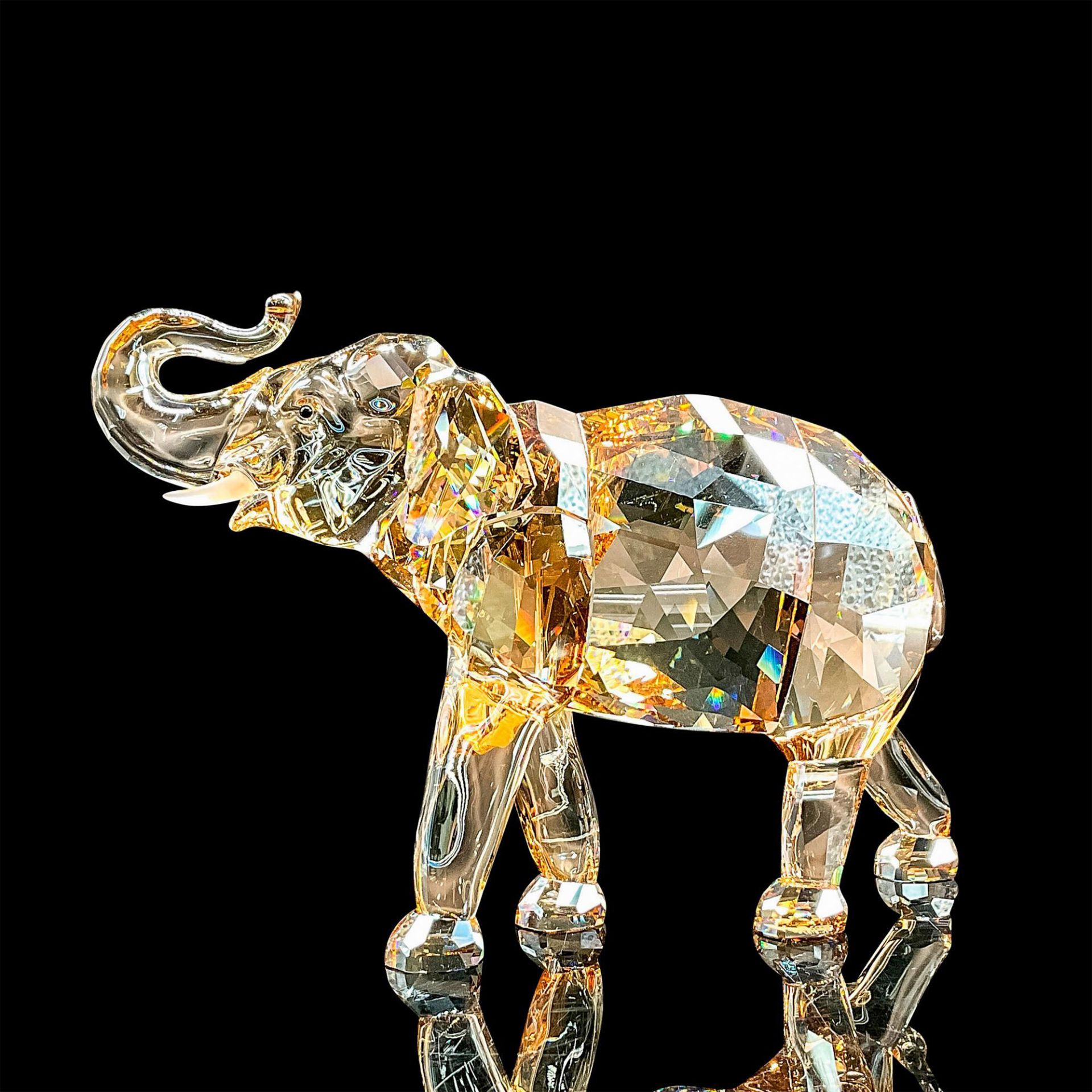 Swarovski Crystal SCS Annual Figurine, Cinta Elephant + Plaque - Image 3 of 6