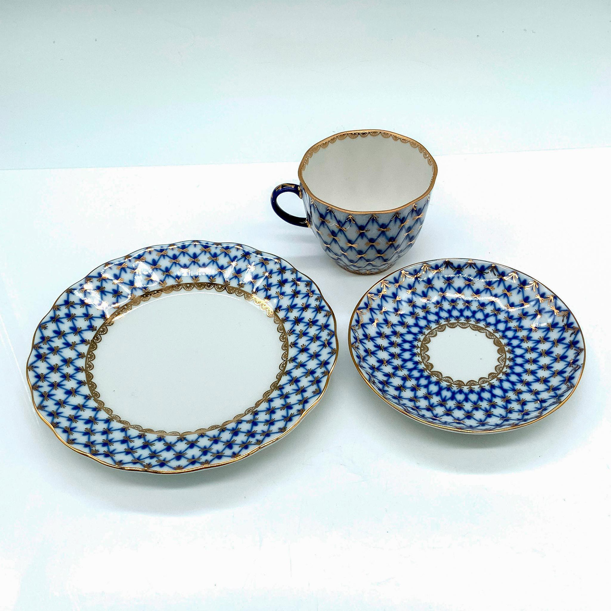 Lomonosov LFZ Porcelain Cobalt Net Pattern Tea Trio - Image 2 of 3