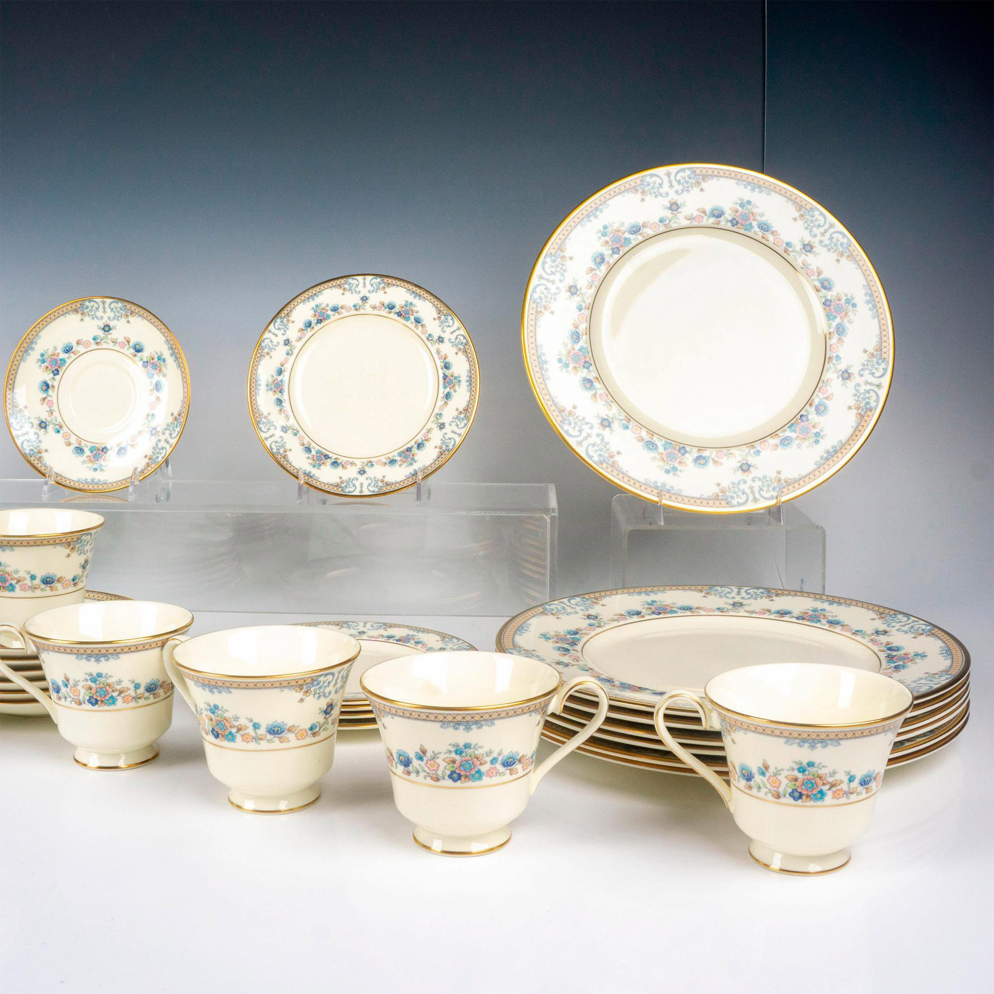 32pc Minton Porcelain Tableware Grouping - Image 3 of 4