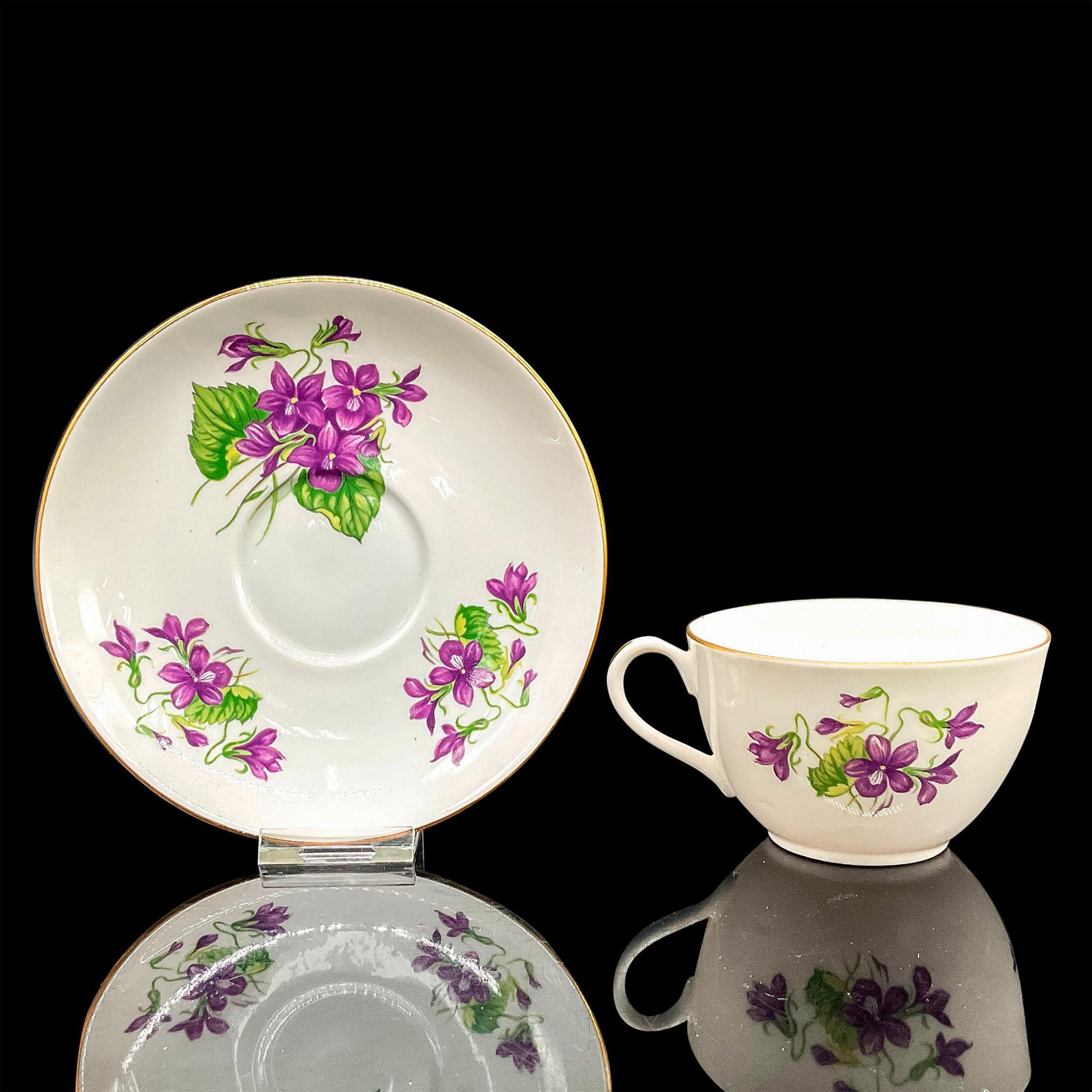 4pc Shelley England Cups and Saucers, Violets - Image 2 of 3
