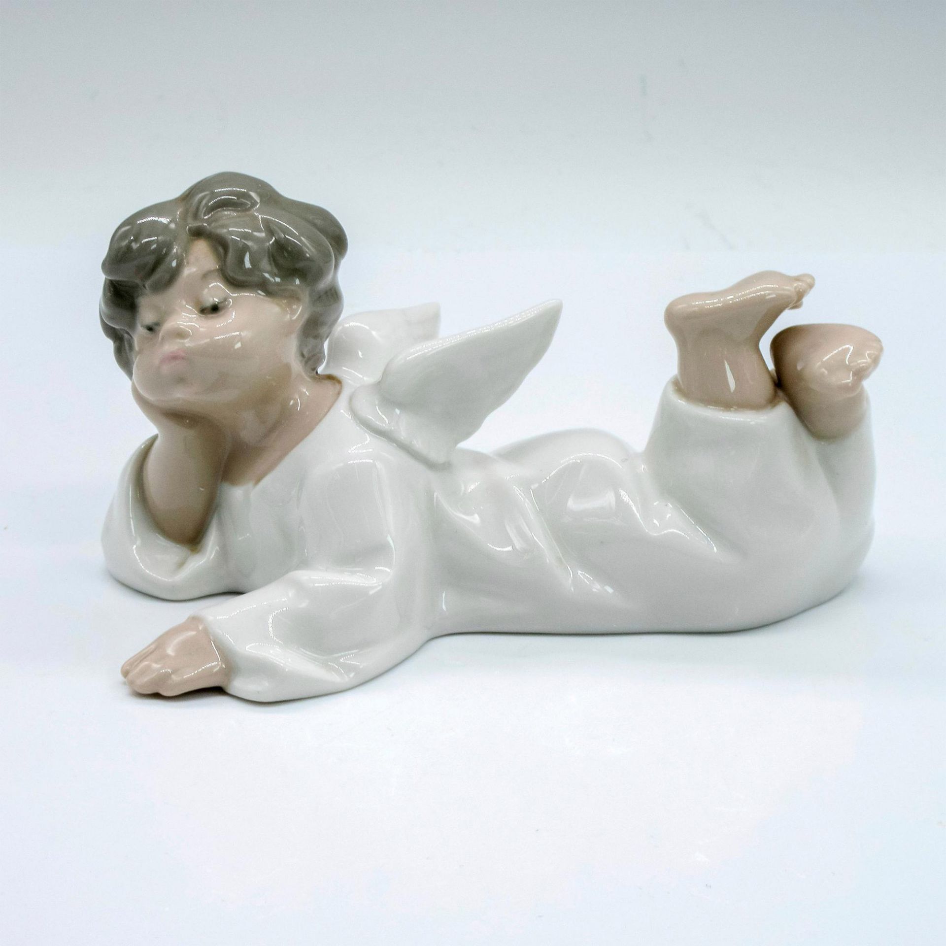 Angel Laying Down 1004541 - Lladro Figurine
