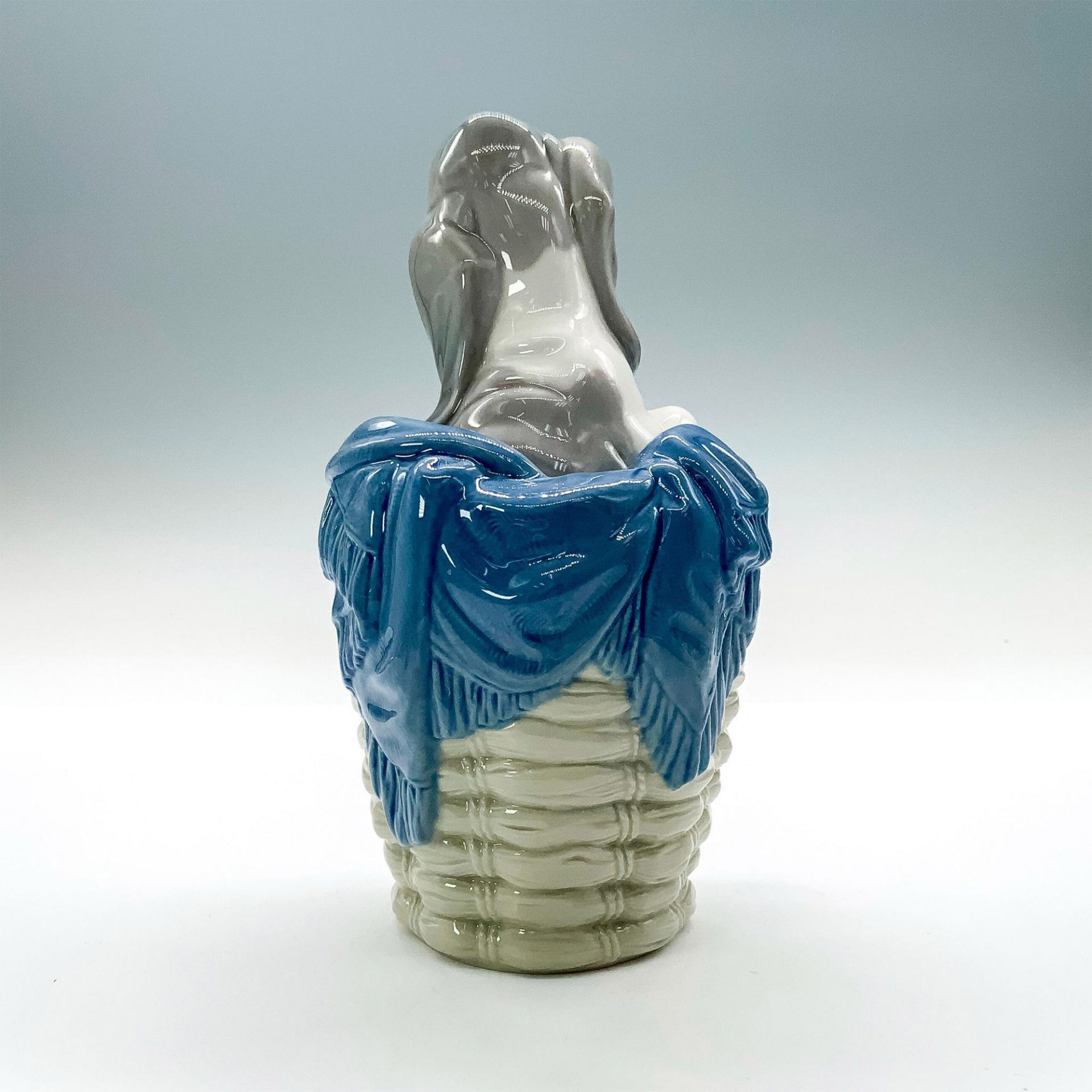 Dog in Basket 1001128 - Lladro Porcelain Figurine - Image 2 of 3