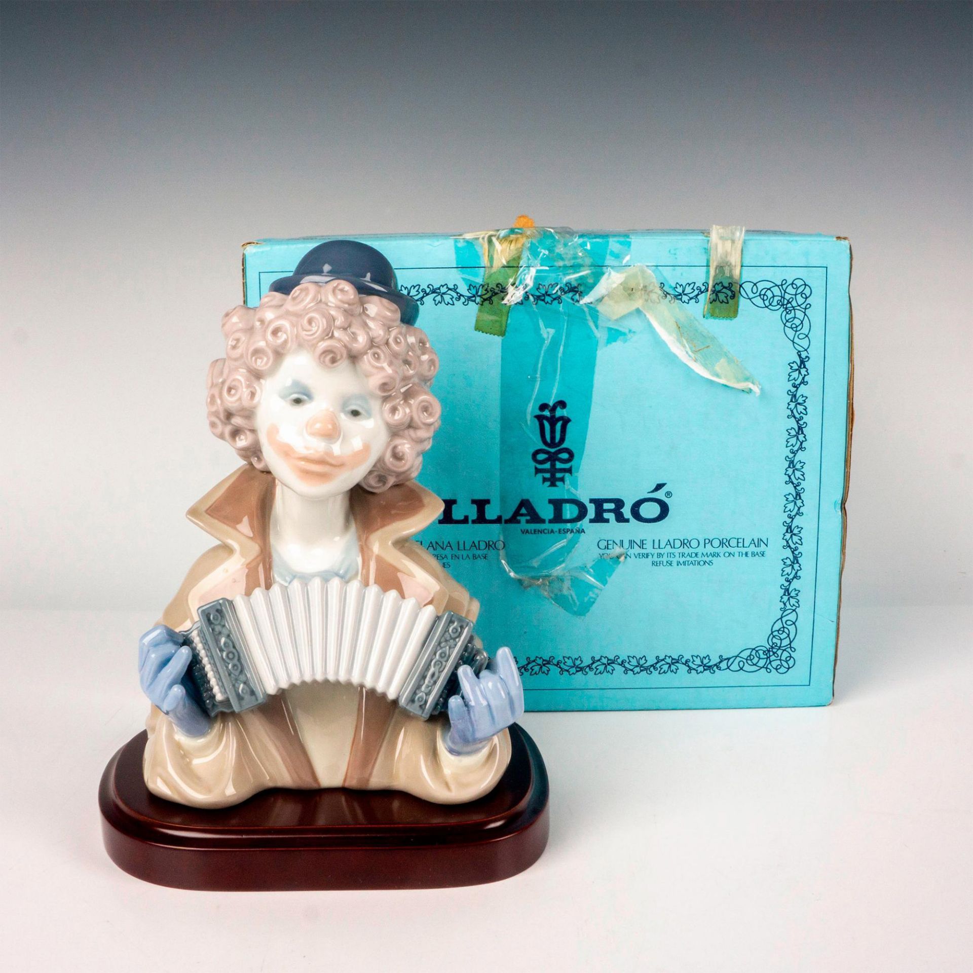 Fine Melody - Lladro Porcelain Figure - Image 4 of 4