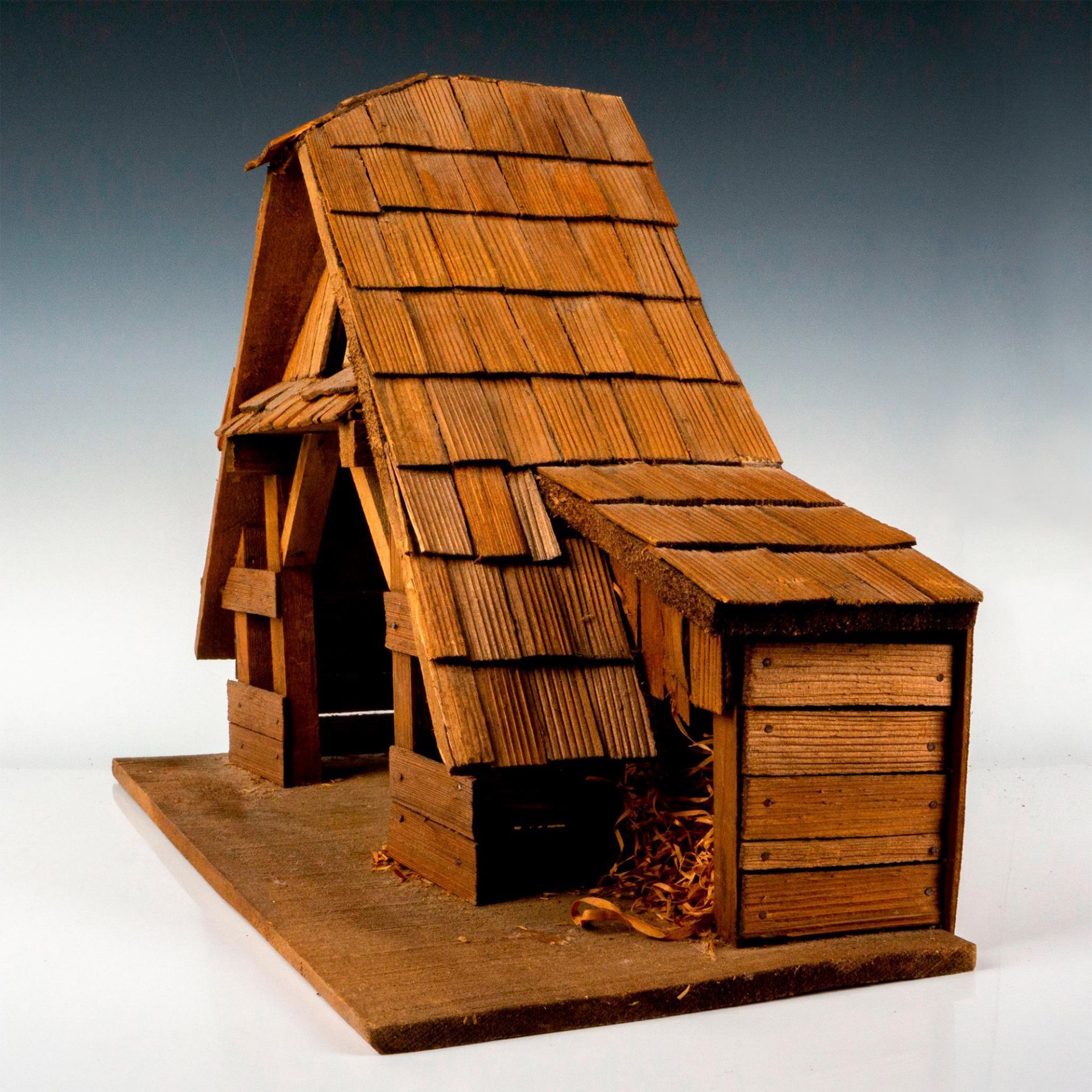 Wooden Barn for Nativity Diorama Unmarked - Bild 2 aus 4