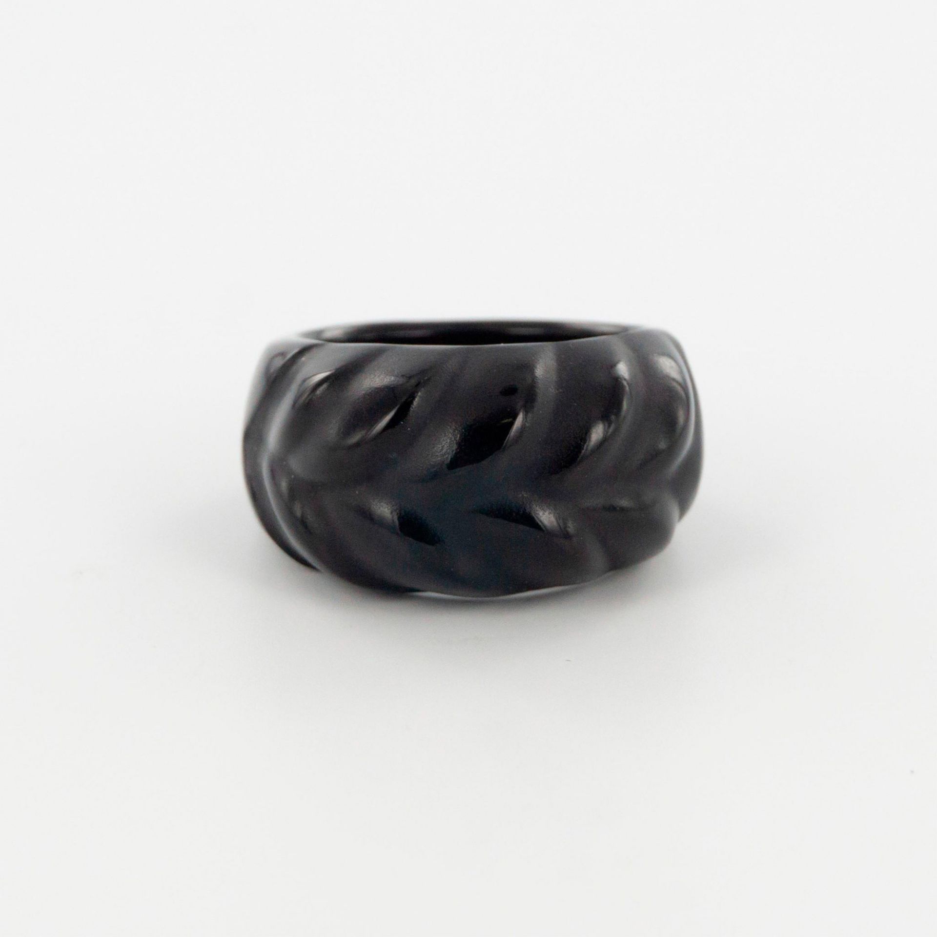 Lalique Black Carved Glass Ring - Image 2 of 8
