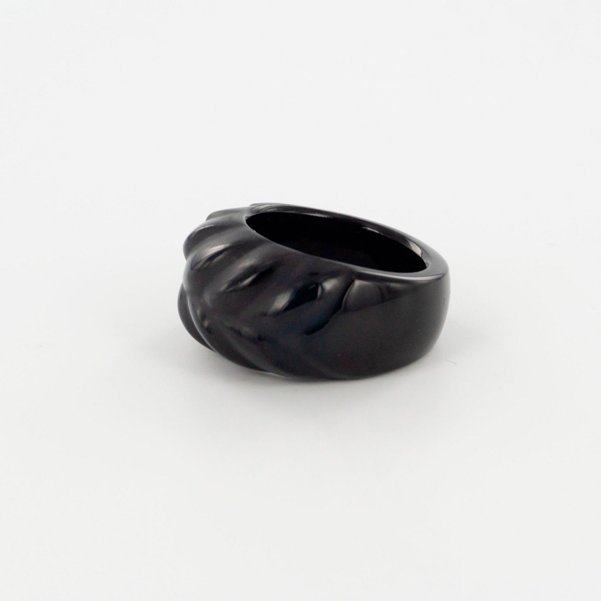 Lalique Black Carved Glass Ring - Image 4 of 8