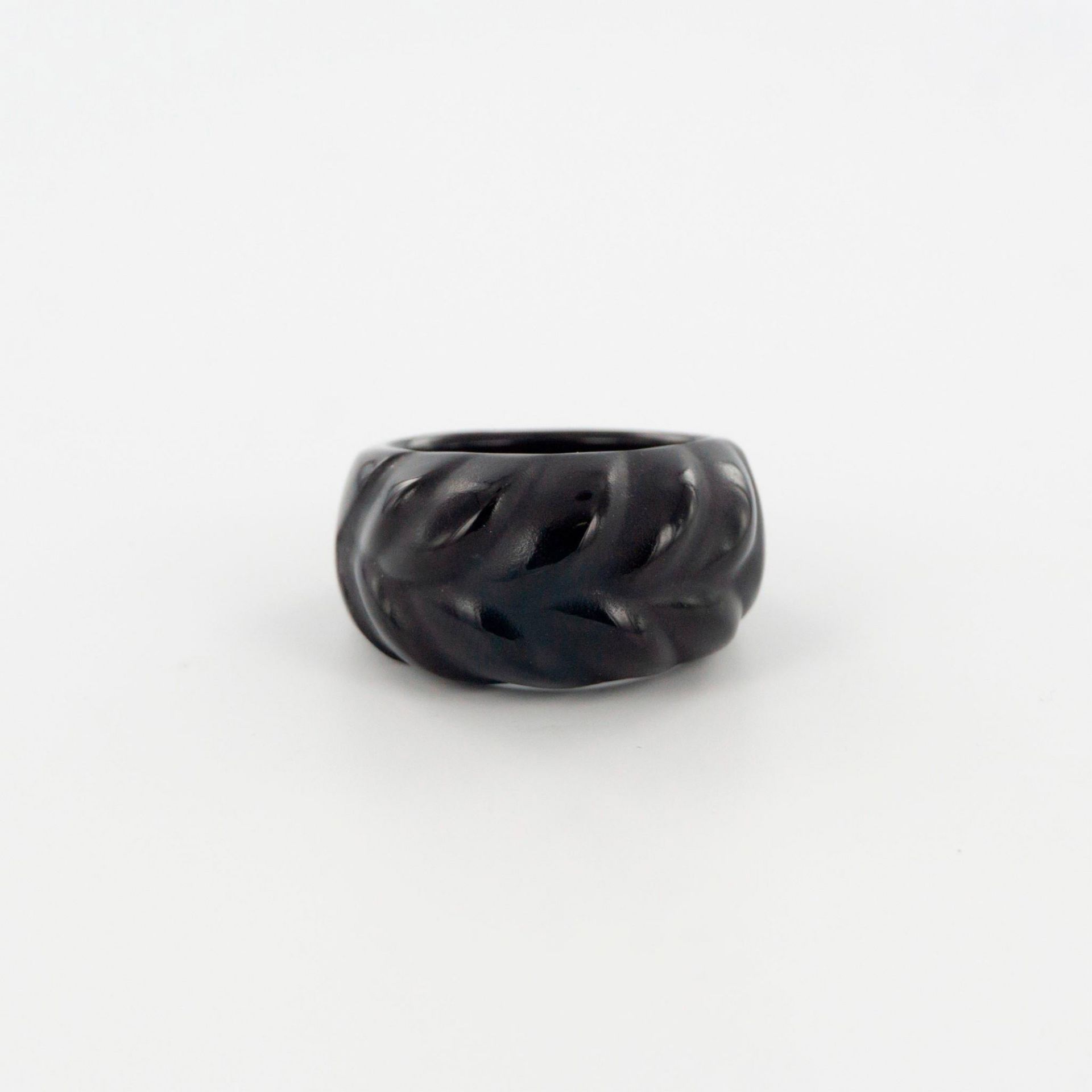 Lalique Black Carved Glass Ring - Image 3 of 8