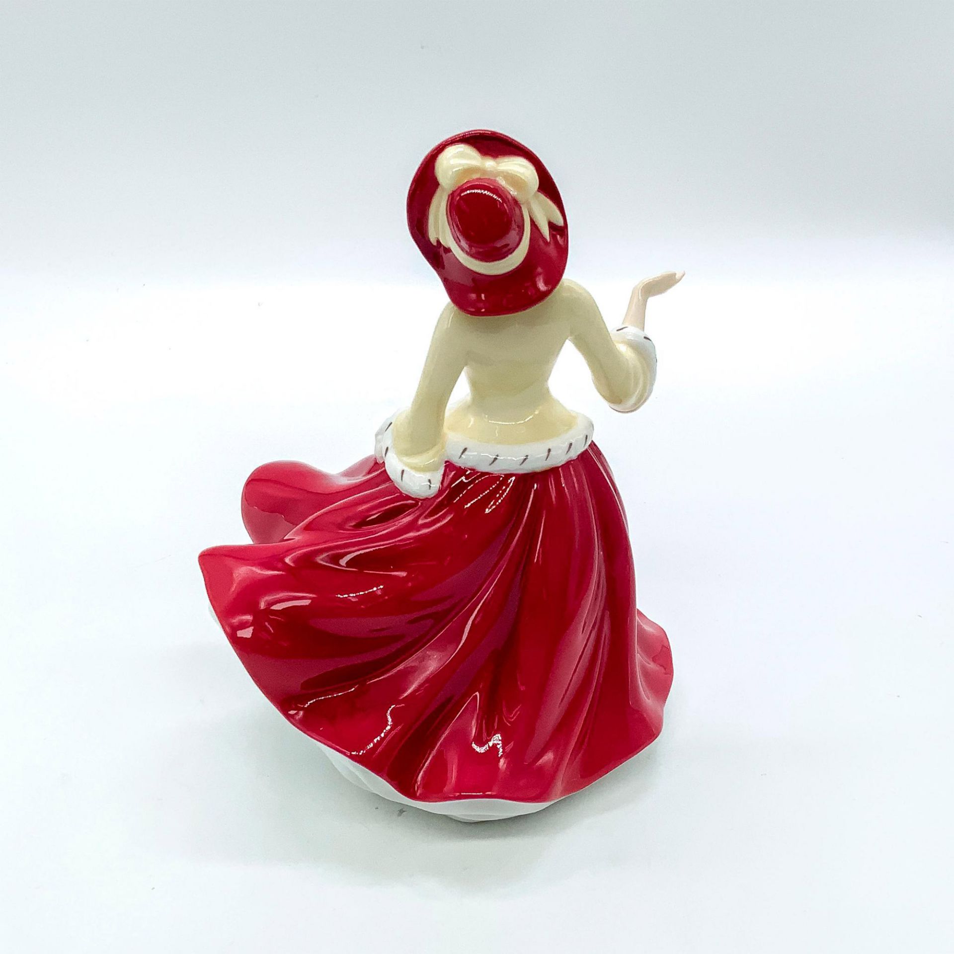 Christmas Day 2009 PetiteHN5350 - Royal Doulton Figurine - Image 3 of 4