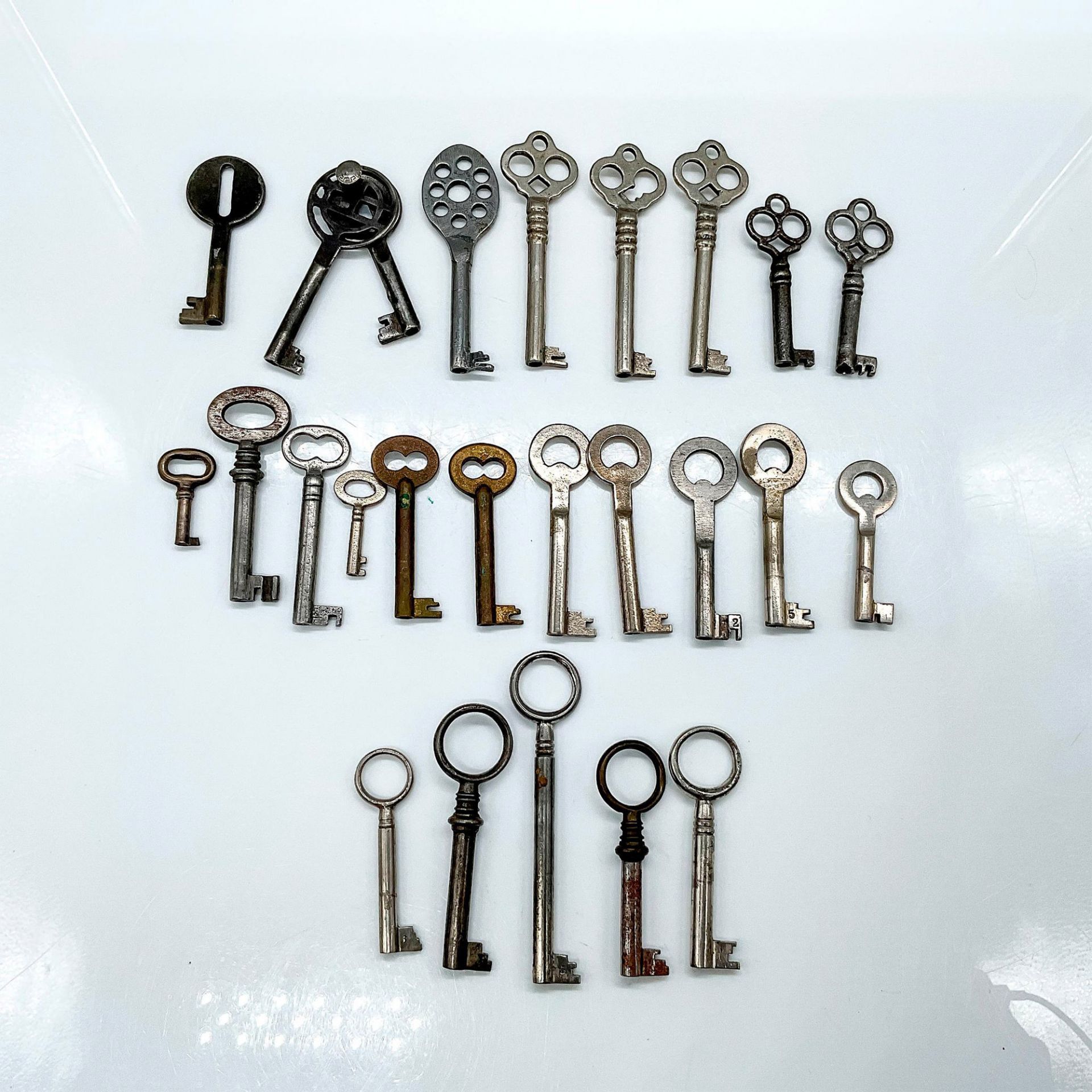25pc Vintage Assorted Skelton Keys - Image 2 of 2