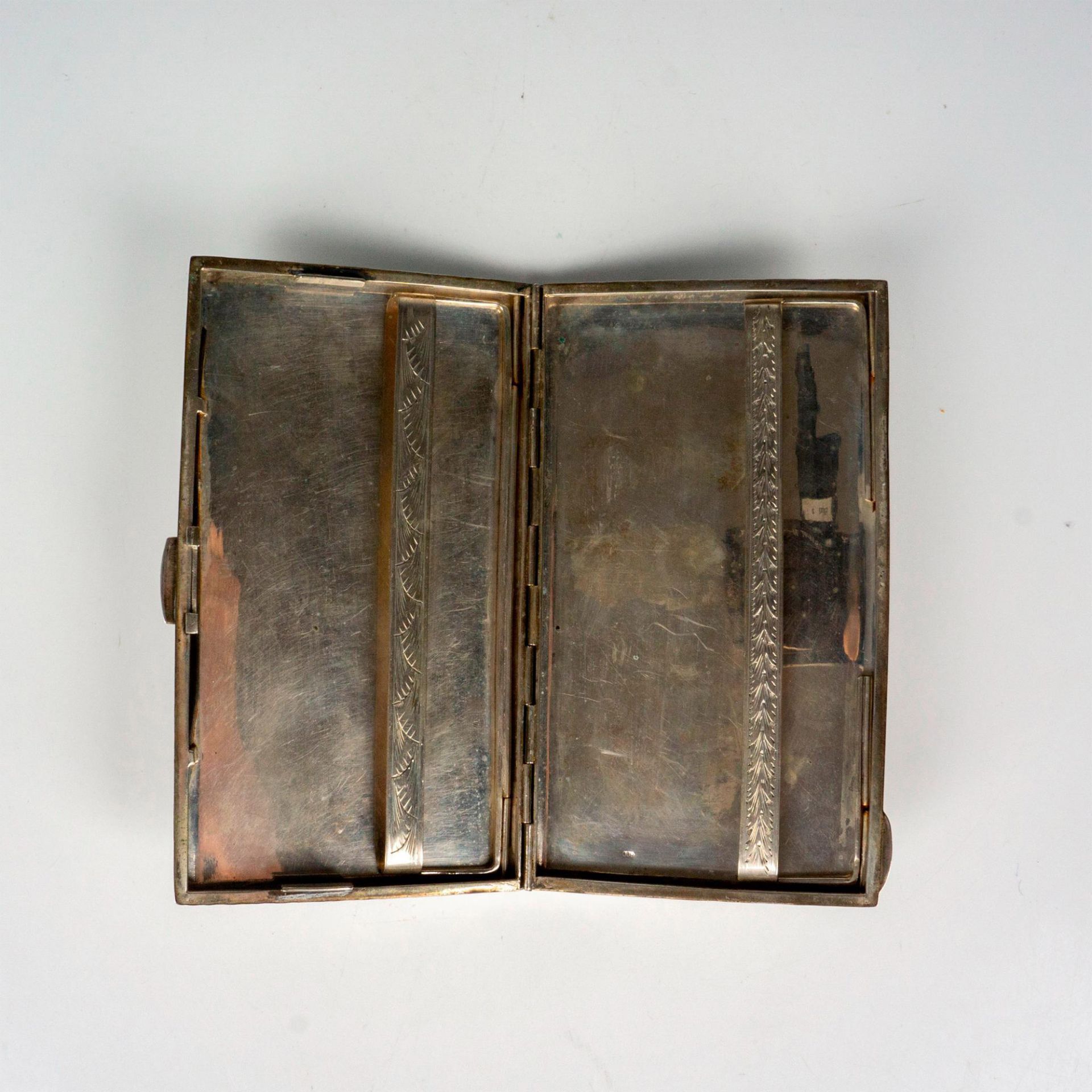 800 Silver Hinged Cigarette Case, Leaf and Scroll Motif - Image 2 of 3