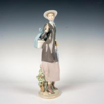 A New Hat 1005345 - Lladro Porcelain Figurine