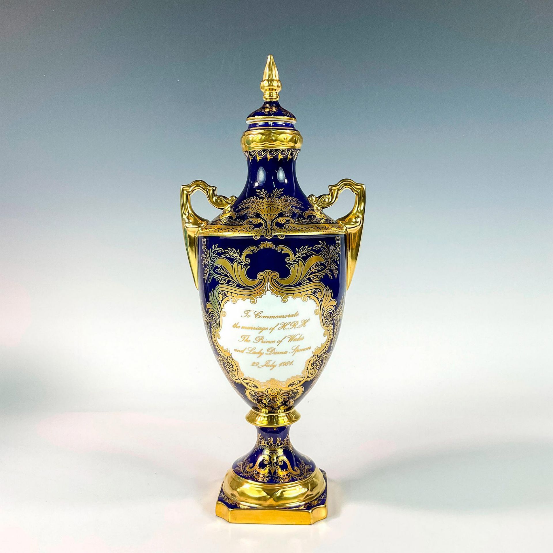 Coalport Windsor Vase, Marriage of Charles and Diana - Image 2 of 7