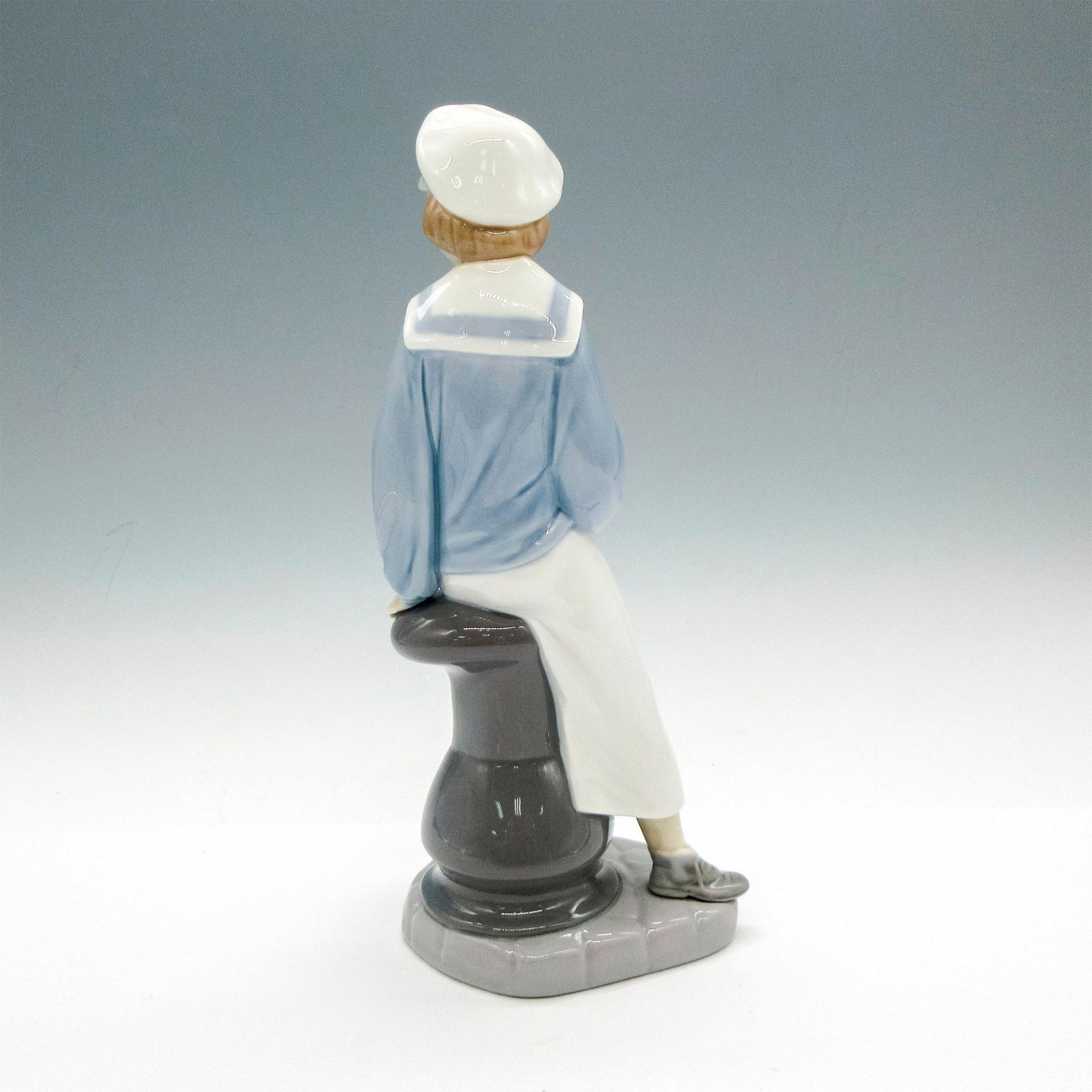 Boy With Yacht 1004810 - Lladro Porcelain Figurine - Image 2 of 3