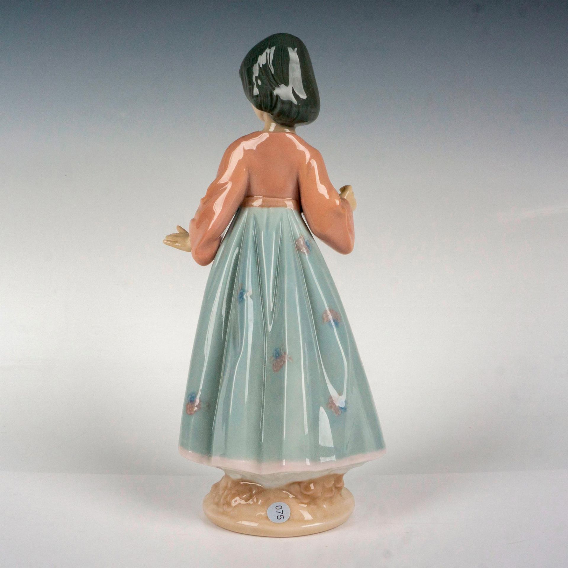 Asian Love 1006156 - Lladro Porcelain Figurine - Image 2 of 3