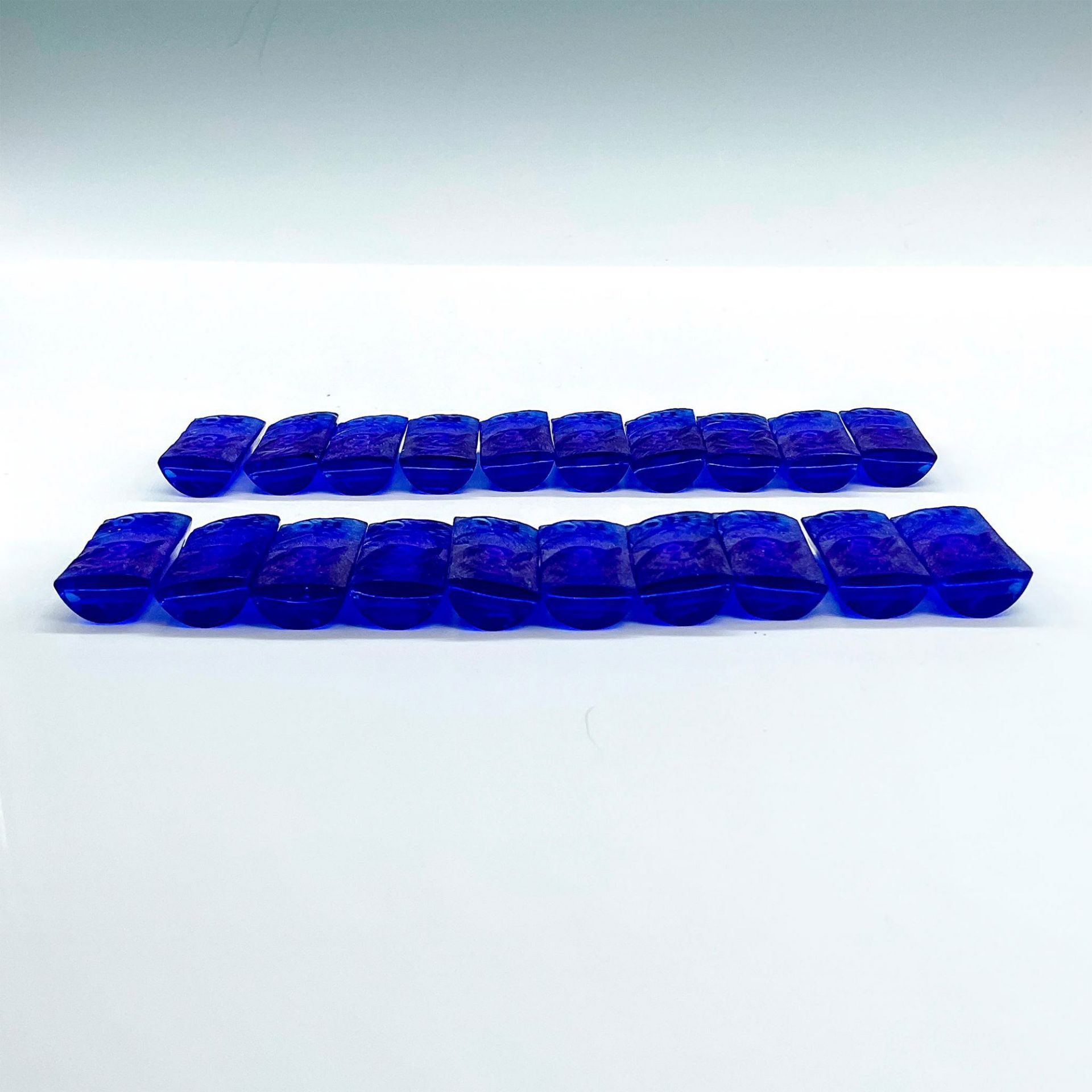 20pc Rene Lalique Glass Bracelet Beads, Poussins - Image 3 of 3