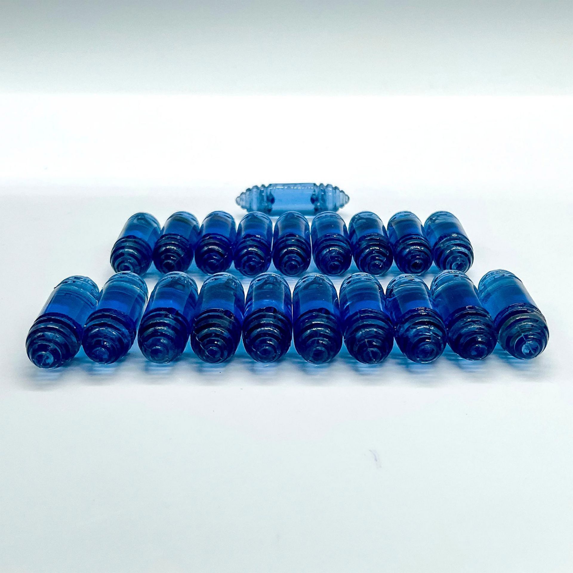 20pc Signed Rene Lalique Glass Bracelet Beads, Renaissance - Image 3 of 4