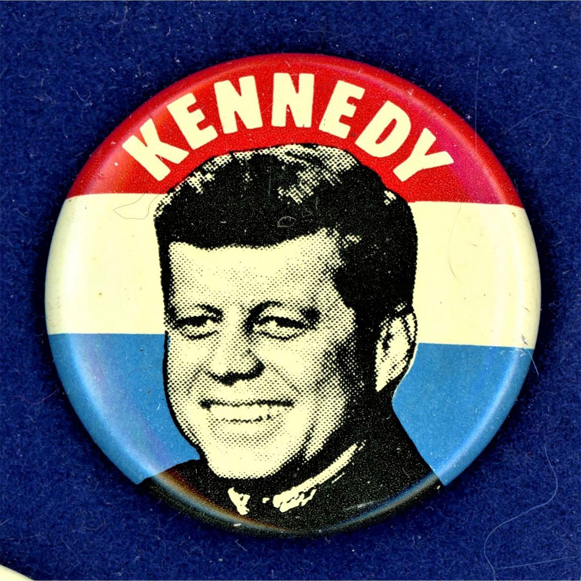 A Card of 20Th Century Political Pin Back Buttons - Bild 4 aus 4