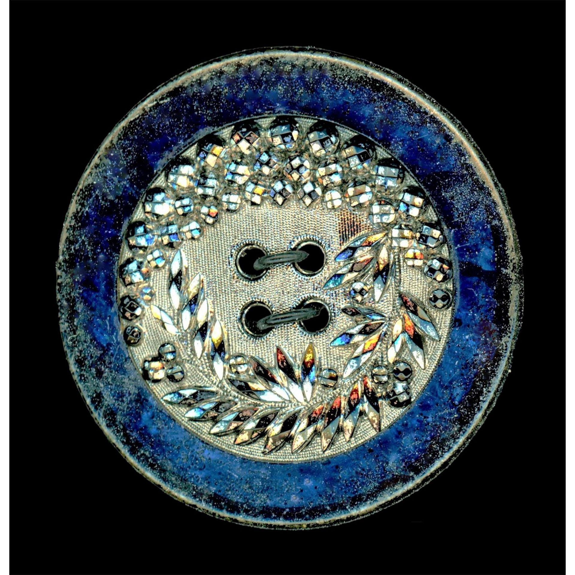 A Rare Division One Black Glass In Metal Button - Bild 2 aus 3
