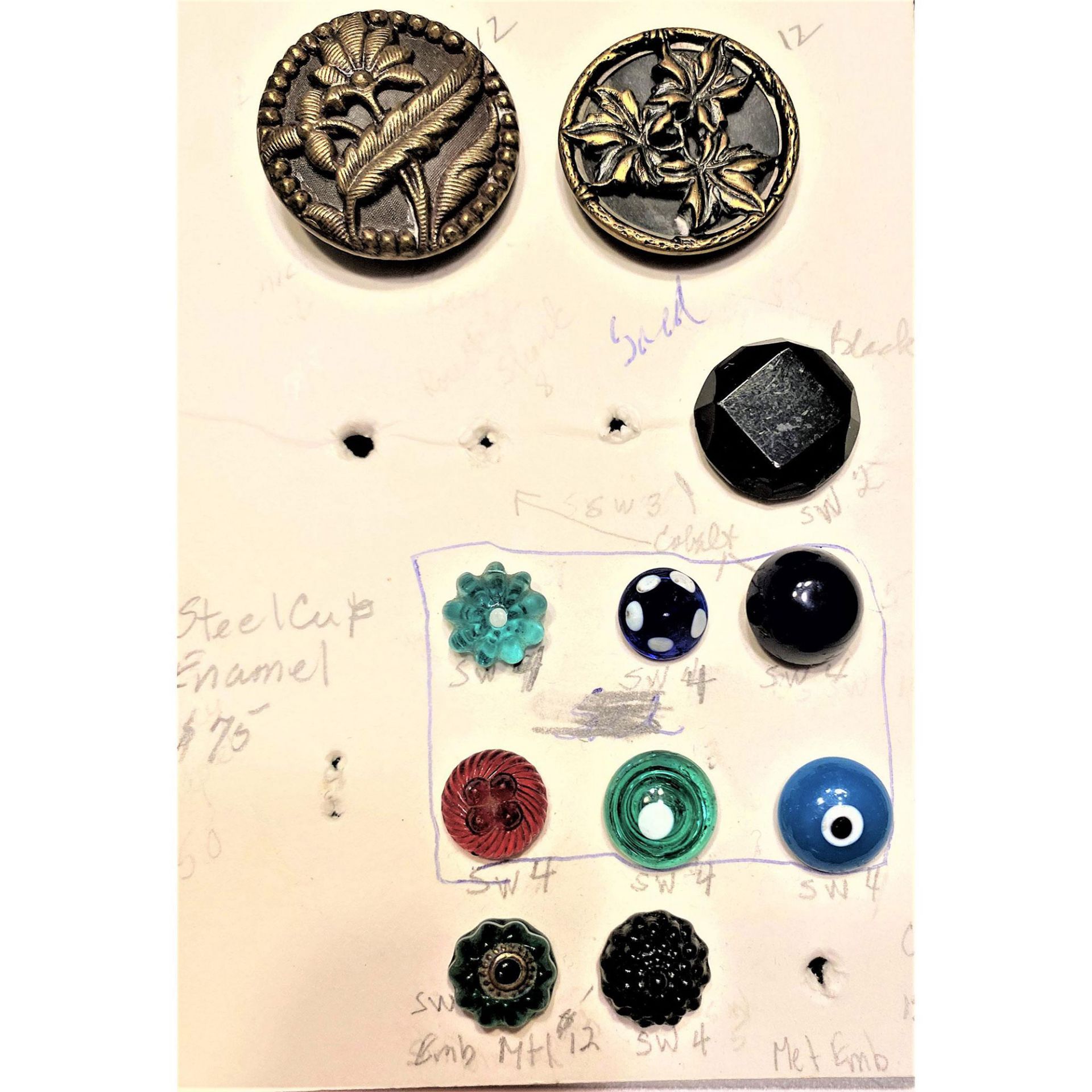 An Assorted Sampling of Buttons - Bild 3 aus 4