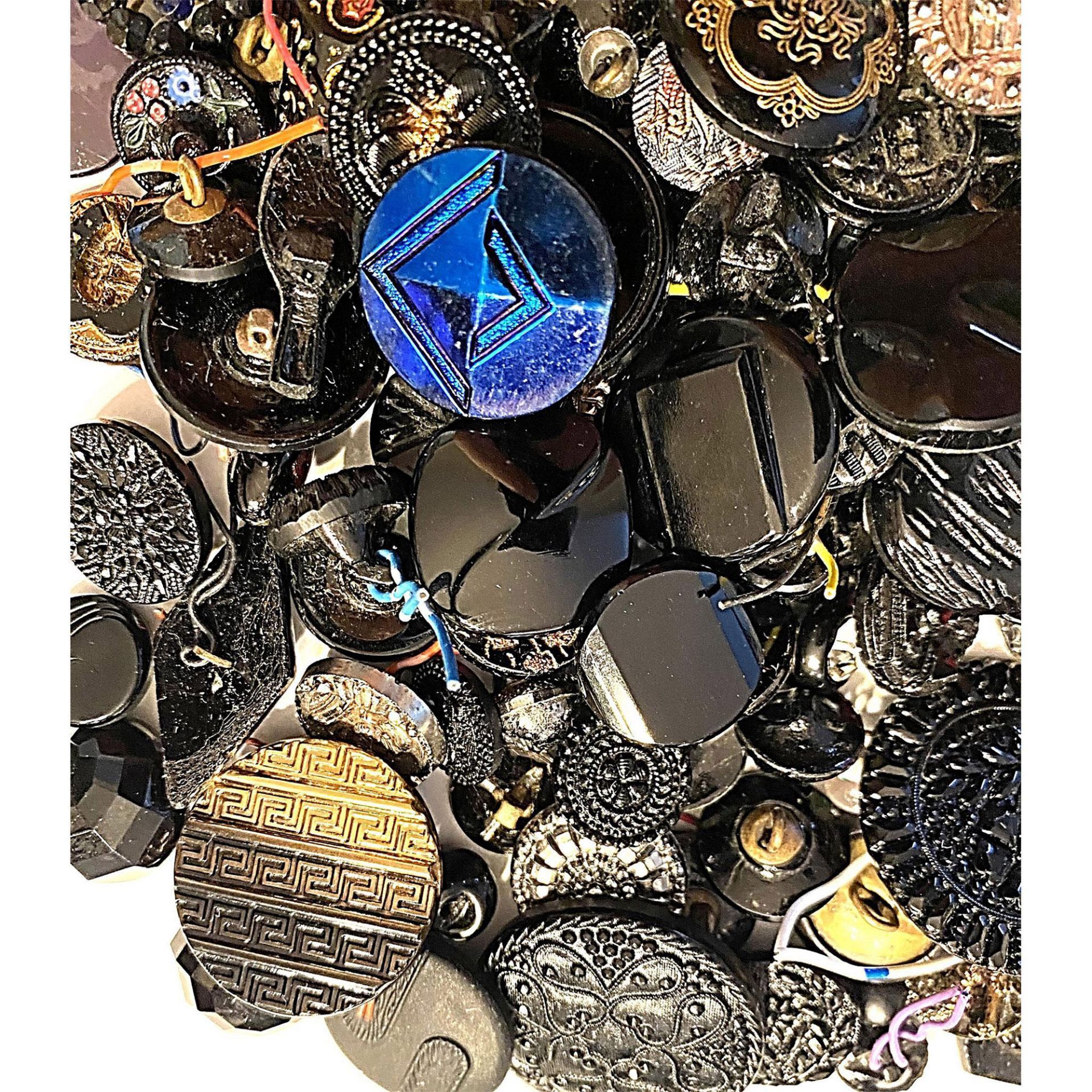 A Bag Lot of Black Glass Buttons - Image 4 of 5