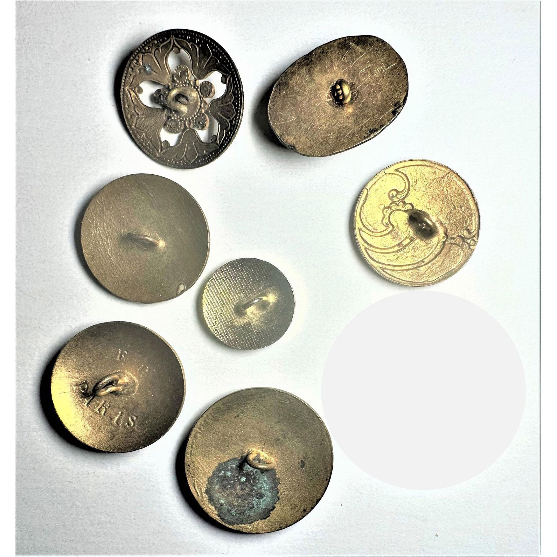 A Small Card of Division 1 Enamel Buttons - Bild 9 aus 9