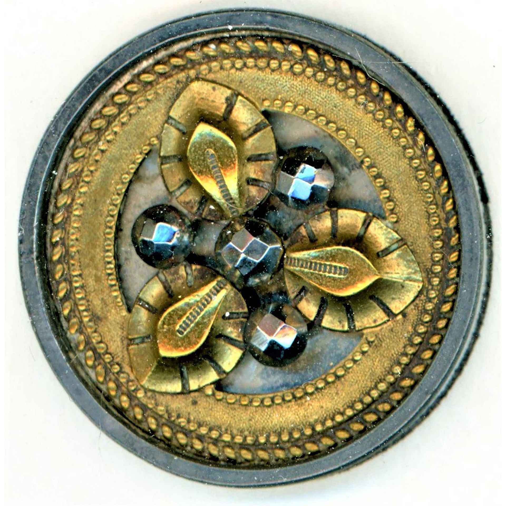 A Card of Division One Assorted Metal Buttons - Bild 2 aus 4