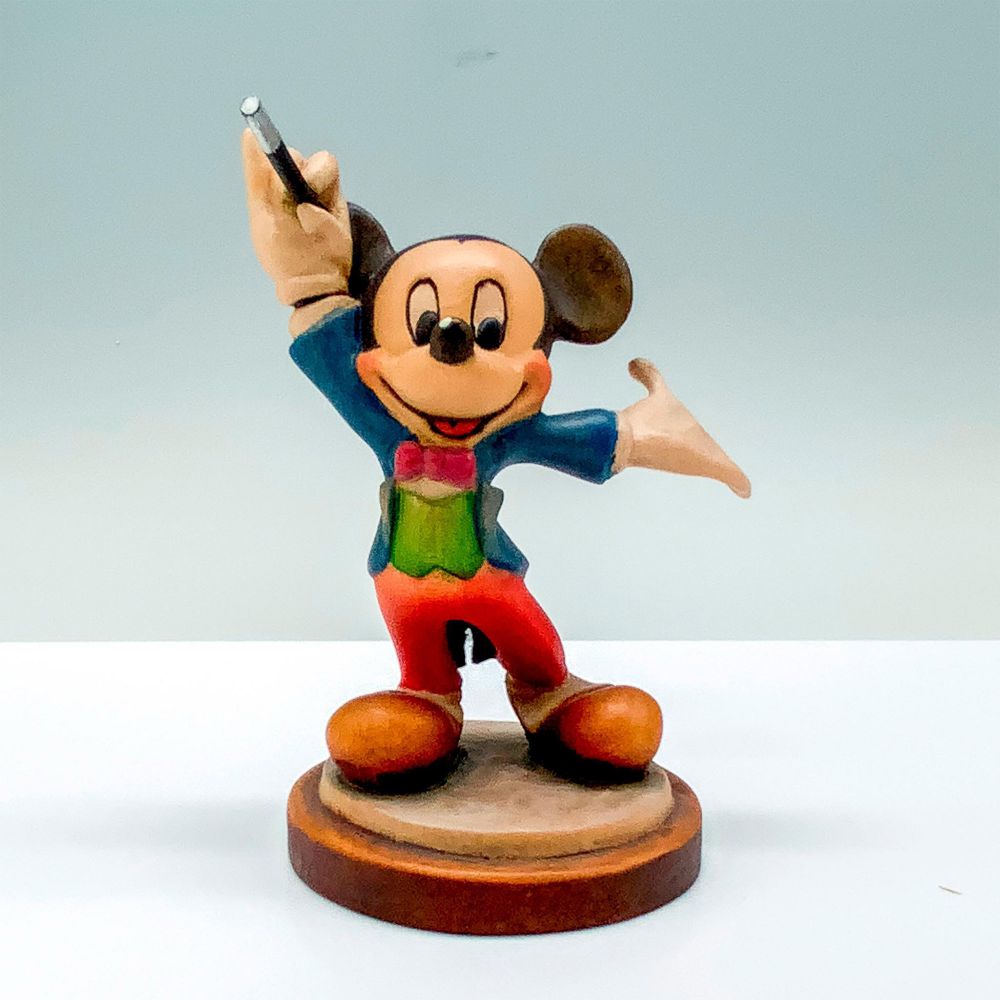 A Decorative Figurine Collectors Auction