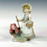 Girl With Turkeys 1001180 - Lladro Porcelain Figurine