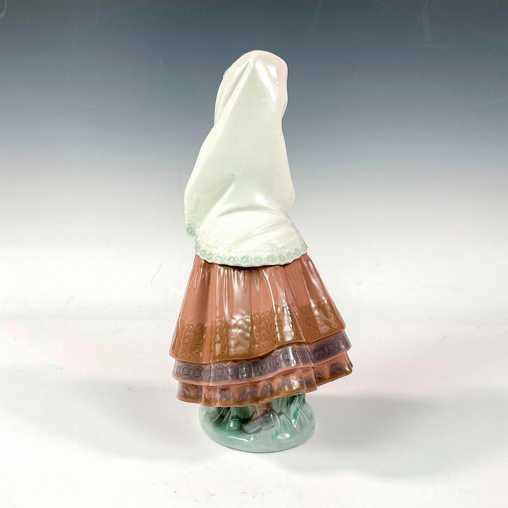 Festival Time 1005053 - Lladro Porcelain Figurine - Image 2 of 3