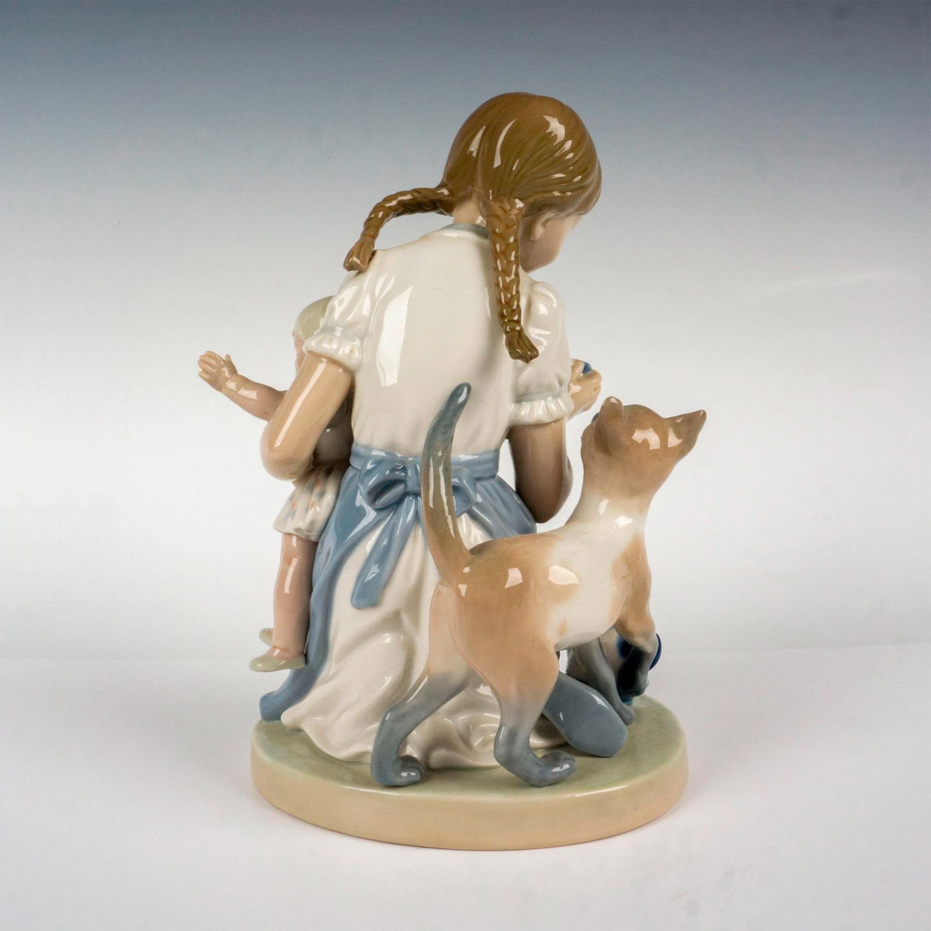 Childs Play 1001280 - Lladro Porcelain Figurine - Image 2 of 3