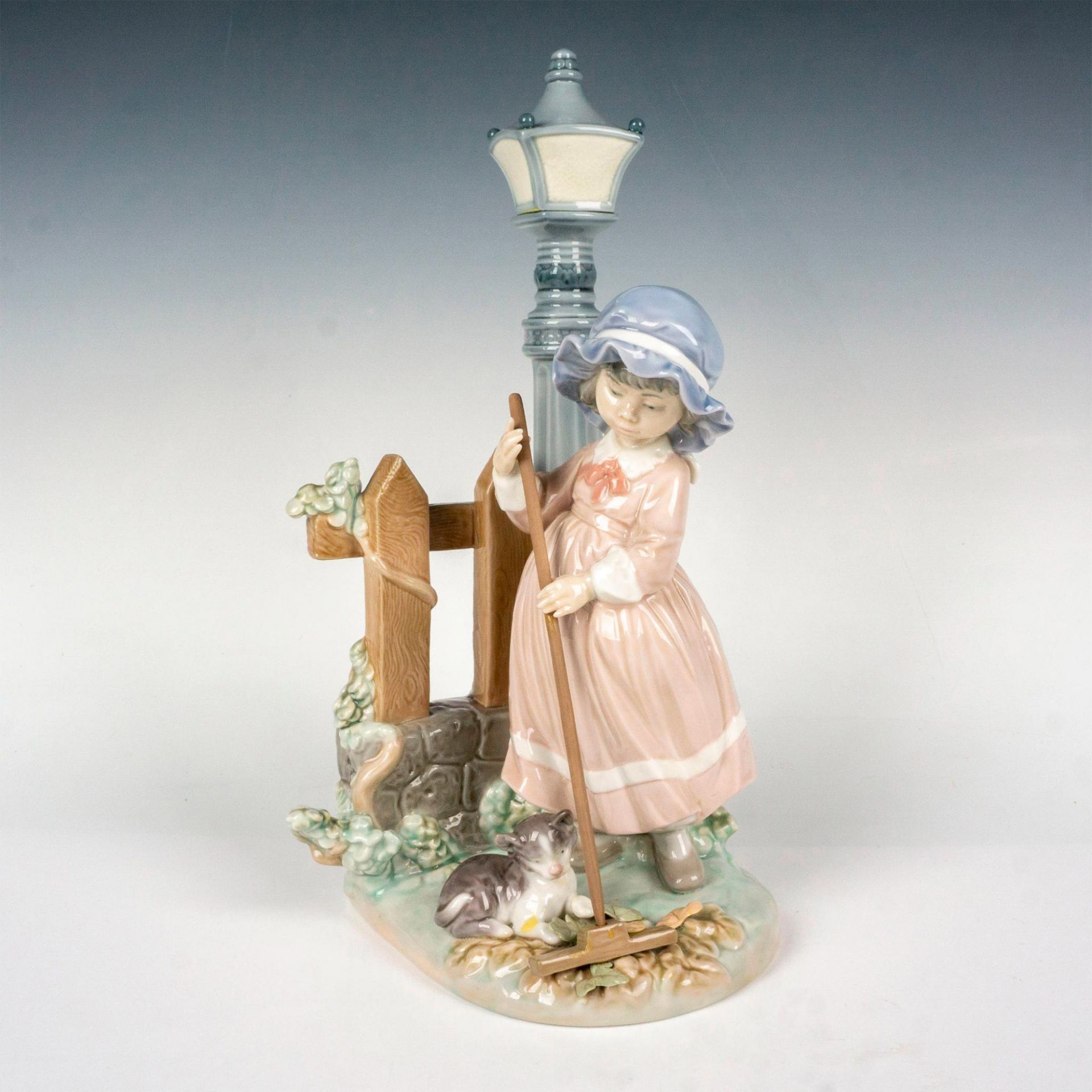 Fall Clean Up 1005286 - Lladro Porcelain Figurine